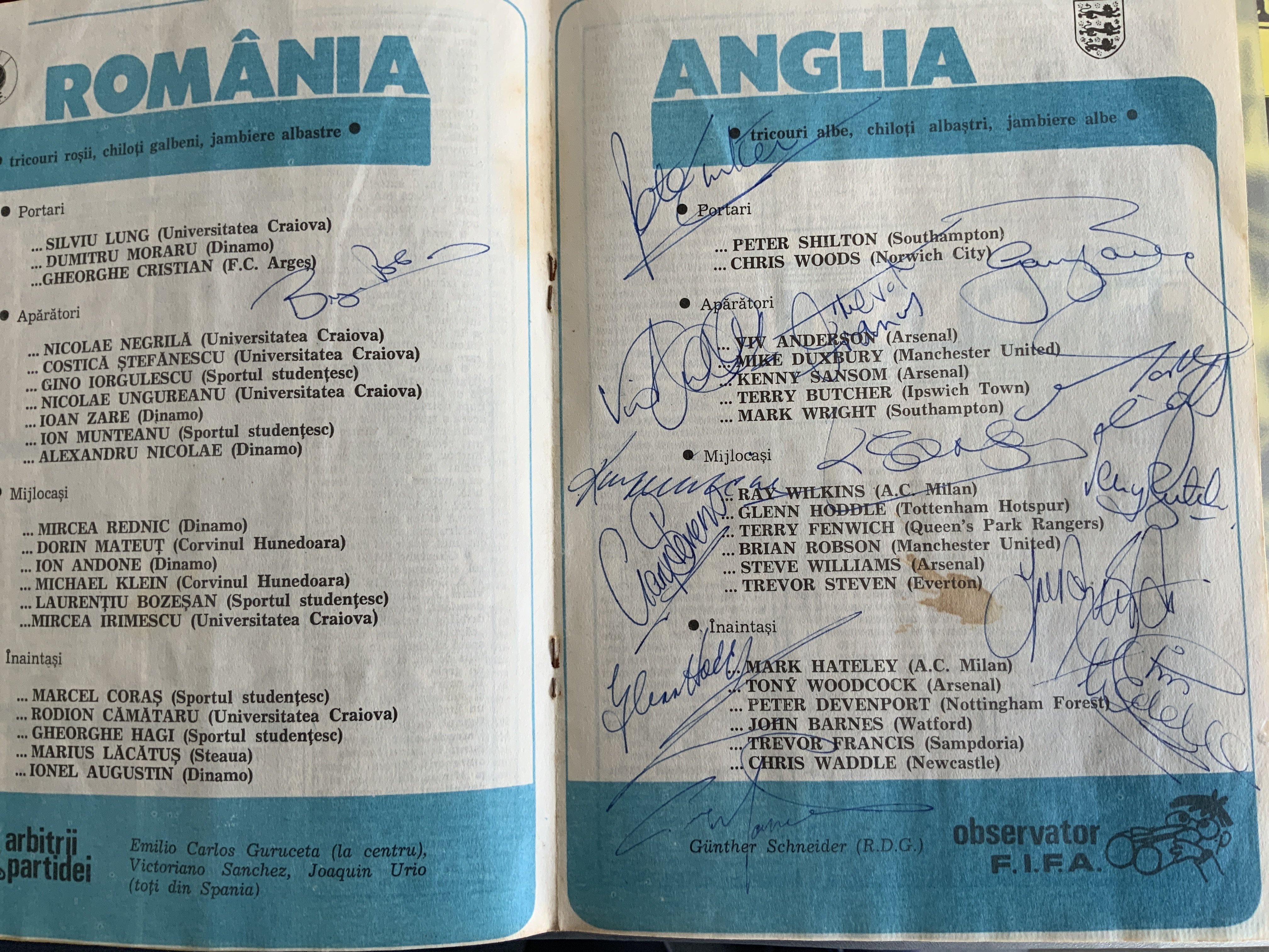 1985 Rumania v England Signed Football Programme + More: Programme for 1986 WC qualifier is signed to team page by England 14 players. Includes Shilton Robson Francis Anderson Wilkins Stevens Hoddle Butcher Sansom Bailey and others. C/W Under 21 programme which has cloth match detailed book mark and a pennant.