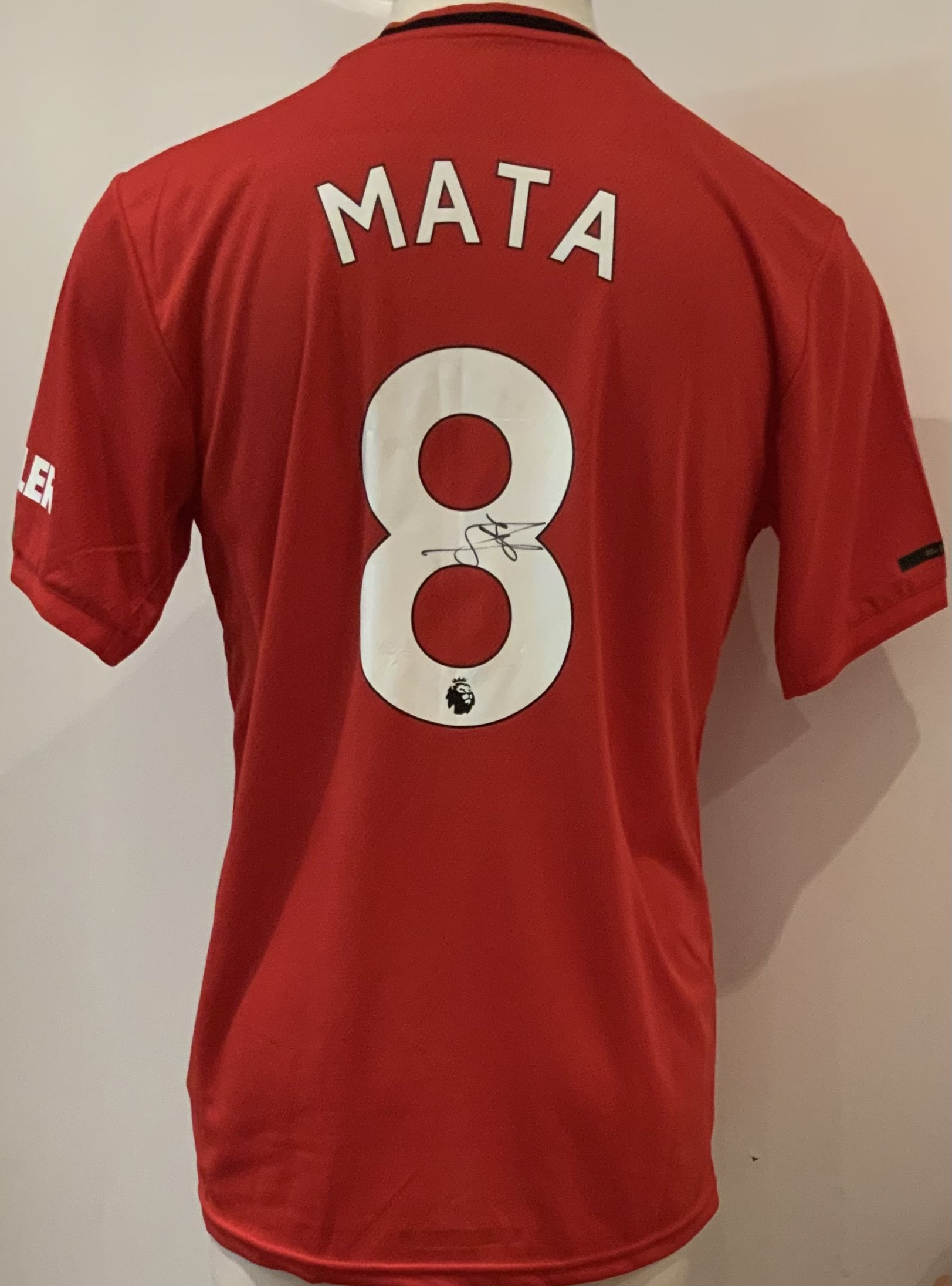 Manchester United Mata Signed Football Shirt: Adidas short sleeve XL Mata number 8 signed Manchester United Shirt.