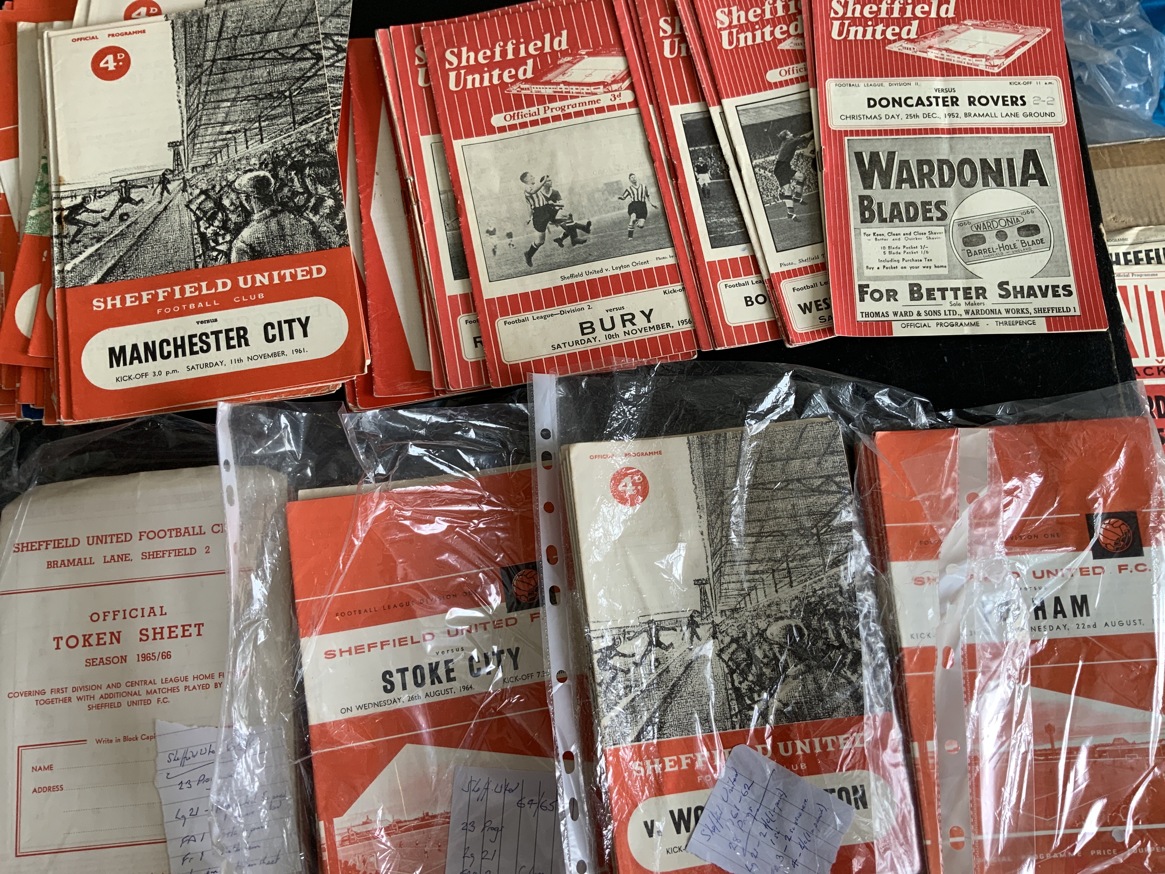 Sheffield United Home Football Programmes: Includes 46/47 + 47/48 Blackpool, 48 from the 50s and approximately 200 from the 60s. Sets from 59/60 61/62 64/65 65/66 could be complete. Instructions to sell. Very good. (est 150+)