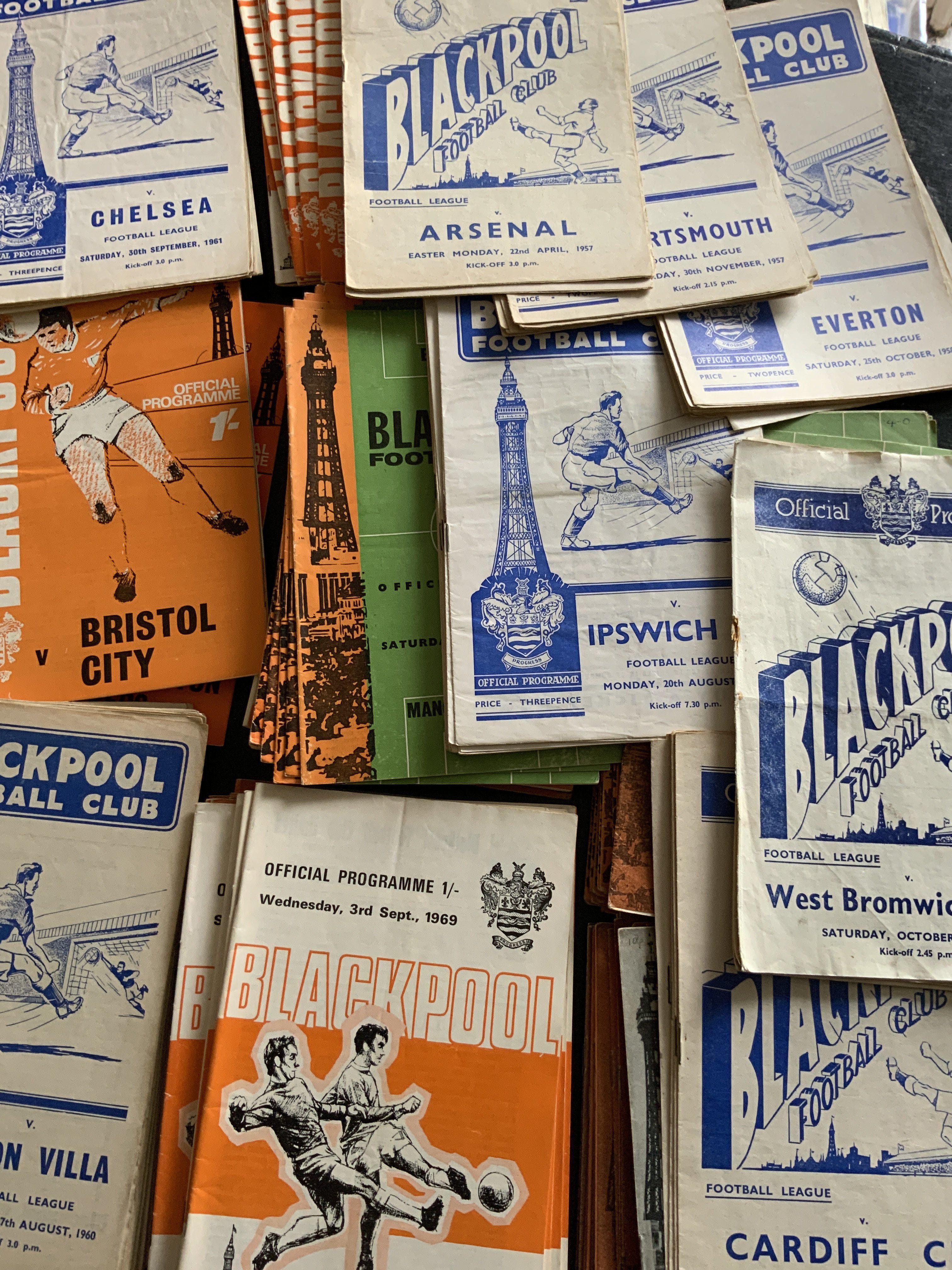 Blackpool Home Football Programmes: 30 from the 50s plus 130 from the 60s and additionally some early 70s. Instructions to sell. Very good. (est 200)