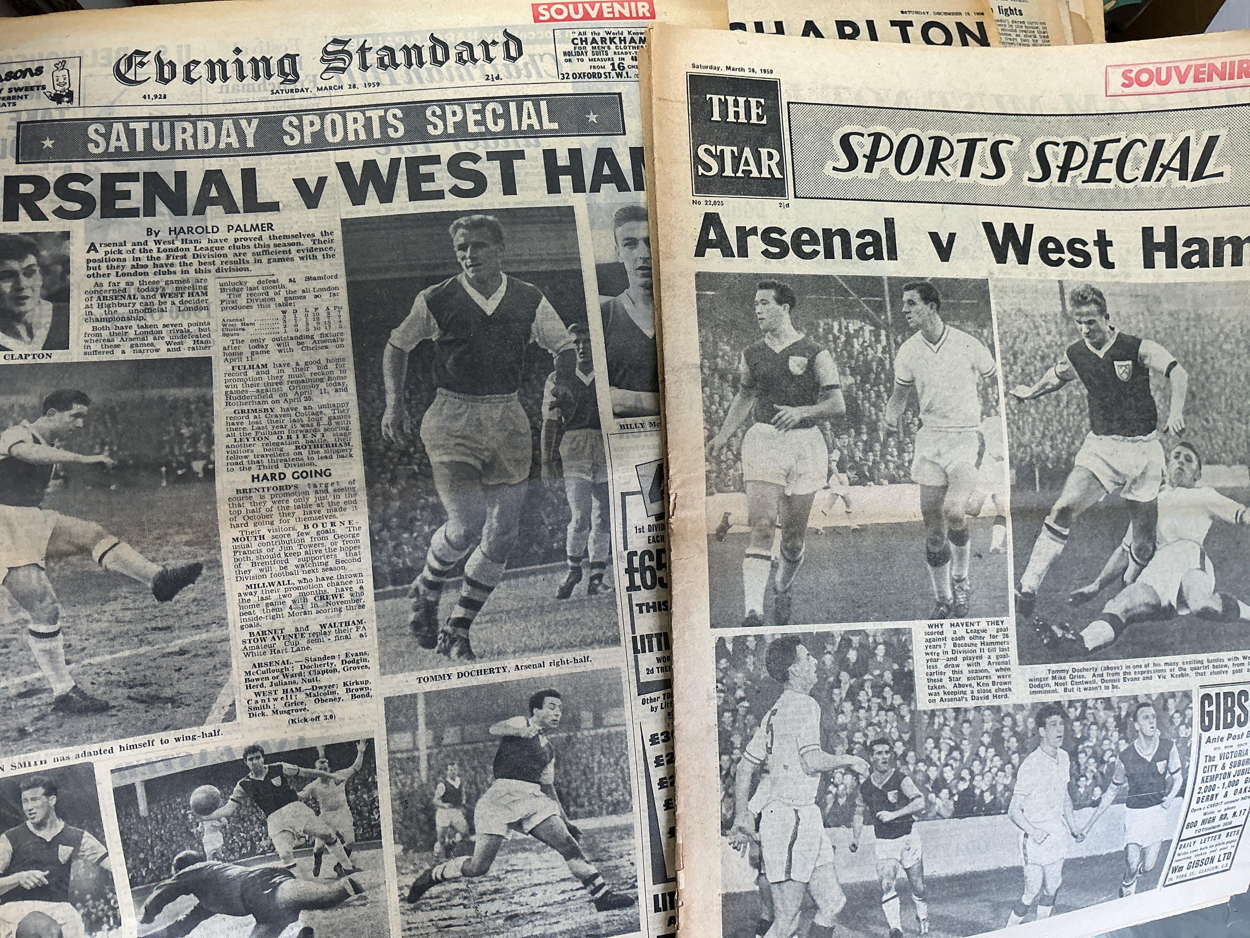 Arsenal Late 1950s Football Newspapers: Estimate over 40 complete newspapers often with the front page headline featuring Arsenal. C/W part newspapers additionally.