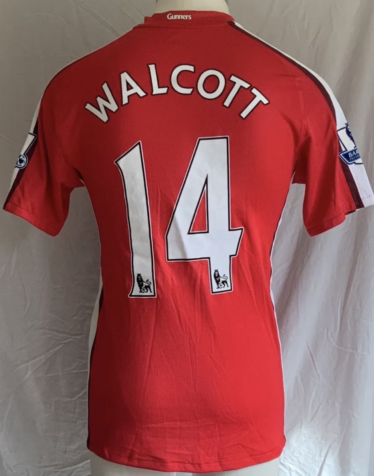 Arsenal 2009 - 2010 Match Issued Football Shirt: Short sleeve home Nike shirt issued to Walcott in size large. Good condition.