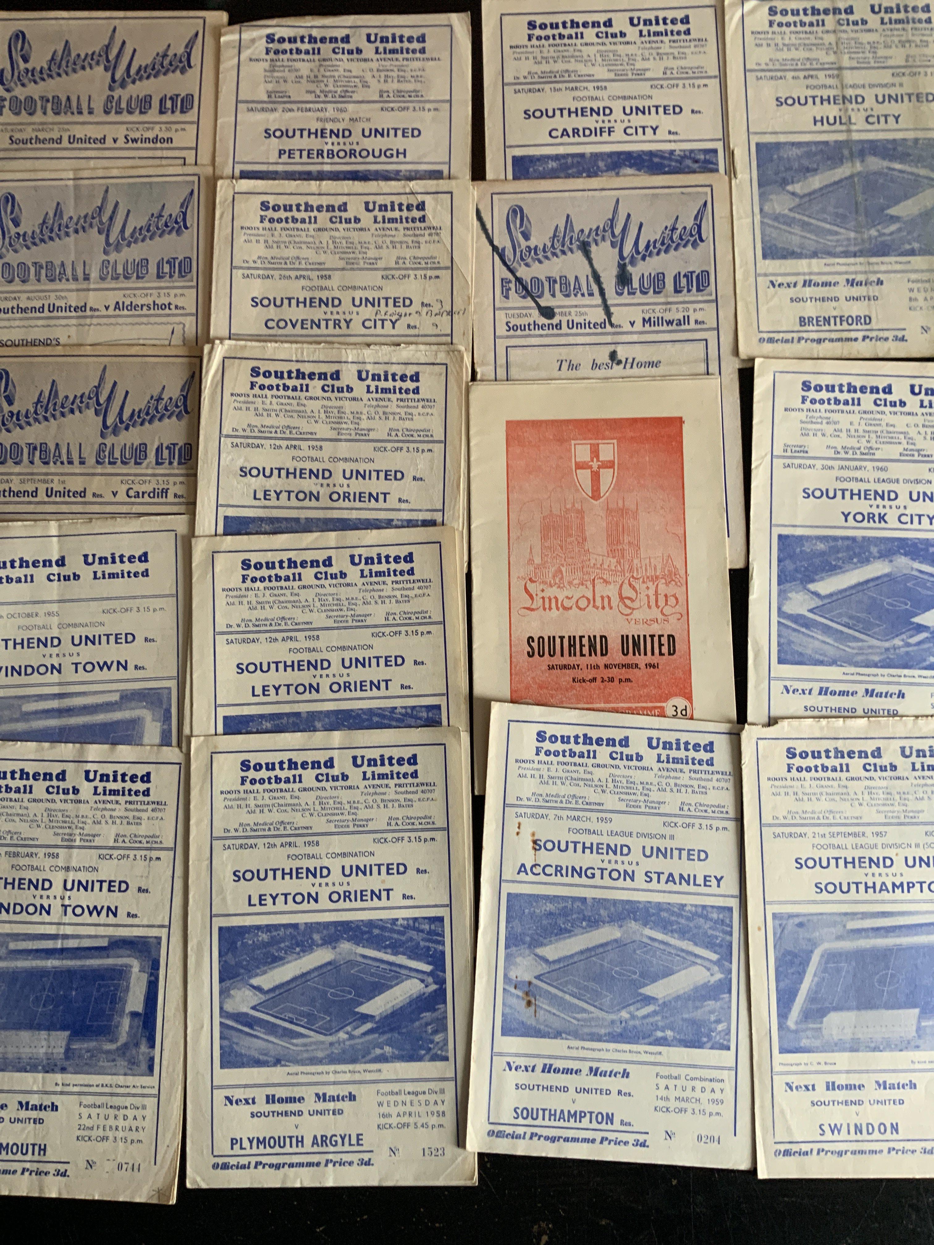 Southend United Home Football Programmes: 49/50 Swindon division 3, reserves v 51/52 Cardiff 52/53 Aldershot 55/56 Swindon and few more up to the late 50s. Fair/good. (16)