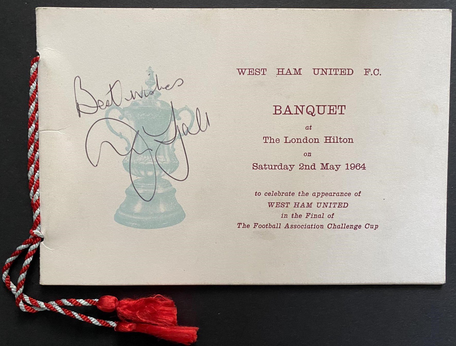 John Lyalls 1964 FA Cup Final Football Momentos: Final programme signed by Lyall, ticket stub, brochure for the banquet meal and seperate guest list both signed by Lyall. C/W newspaper cutting.