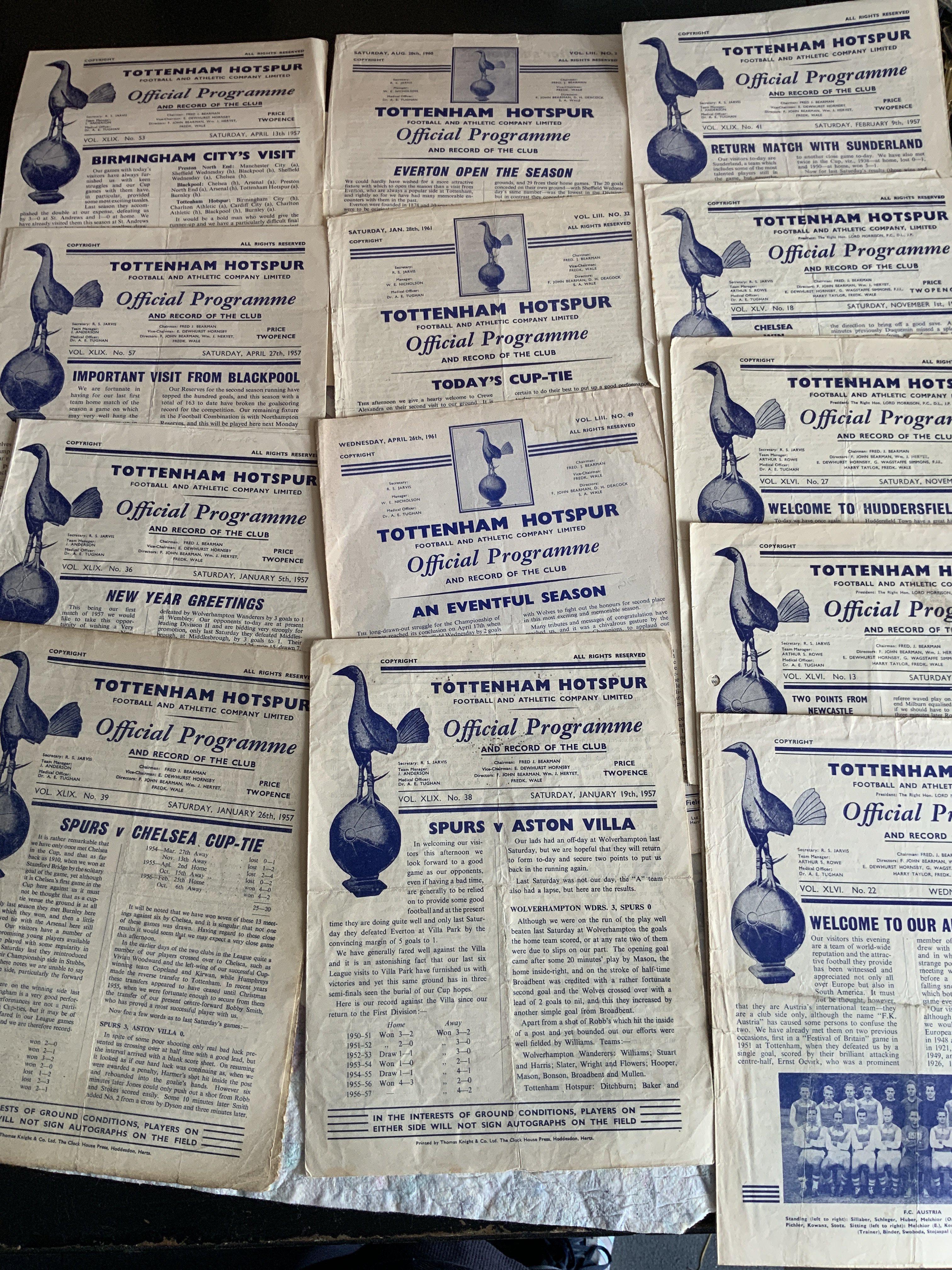Tottenham 1950s Home Football Programmes: Mid to late 50s 4 page sheets to include a few double season of. 60/61. Fair/good with no duplication. (40)