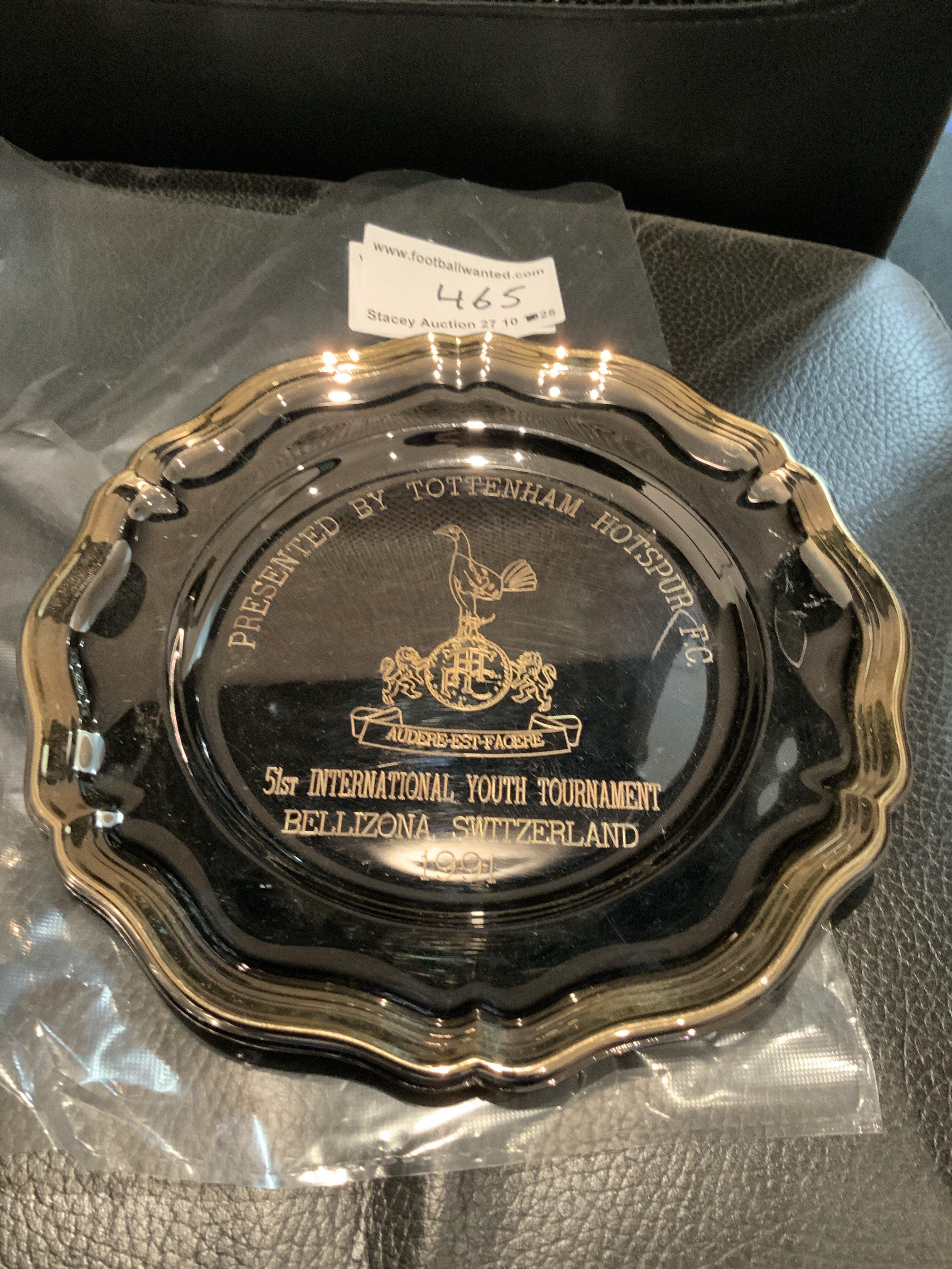 1991 Youth Tournament Tottenham Football Gift: Tornio Internazionale Switzerland was held in Bellizona from 1941 through to 2018 every year. It has been won by the biggest names in world football. This beautiful tray has the Tottenham badge to middle and the words Presented by Tottenham Hotspur FC 51st International Youth Tournament Bellizona Switzerland 1991. Tottenham drew with Bellizona in the final.