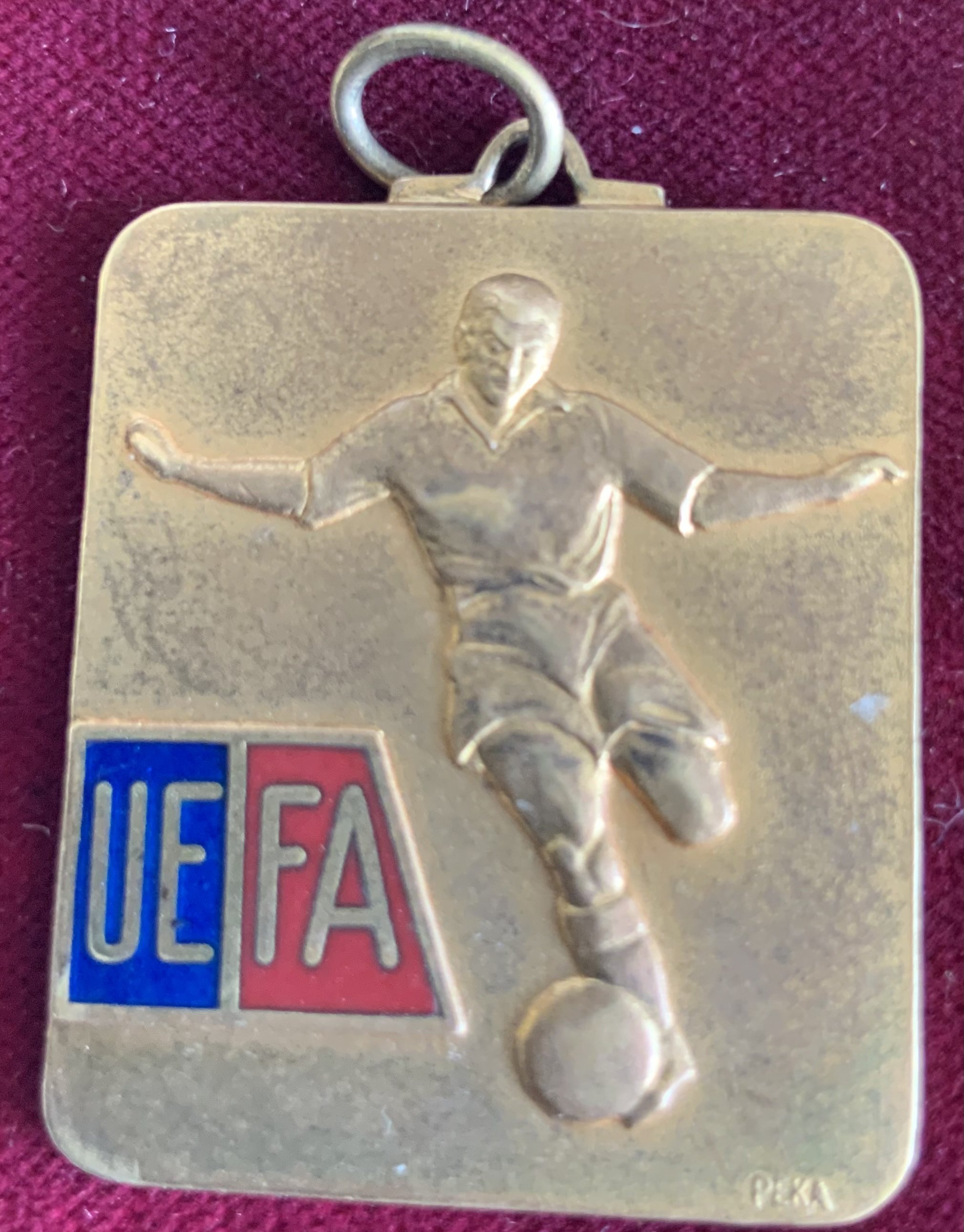 Ron Boyce West Ham 1965 European Cup Winners Cup Winners Medal: Gold coloured medal which is engraved to rear and also has 1964 -65 engraving added to rear. Comes in claret box that is not original. Excellent condition. COA from family of Boyce supplied.