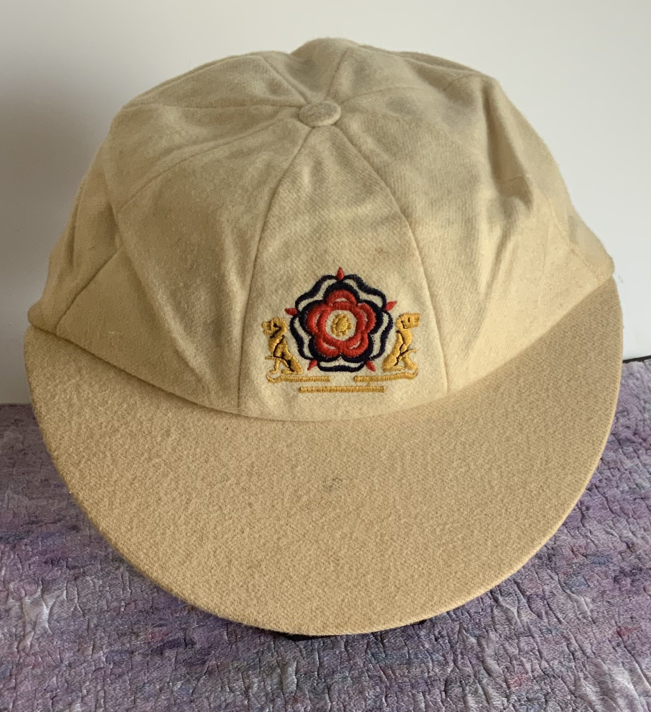 Ron Boyce West Ham Football Caps: A selection of caps from Ron Boyce early career. Features 3 England caps and 2 schools caps. Generally good but the embroidery on one England cap has worn and faded. Please note England caps are not full International. (5)