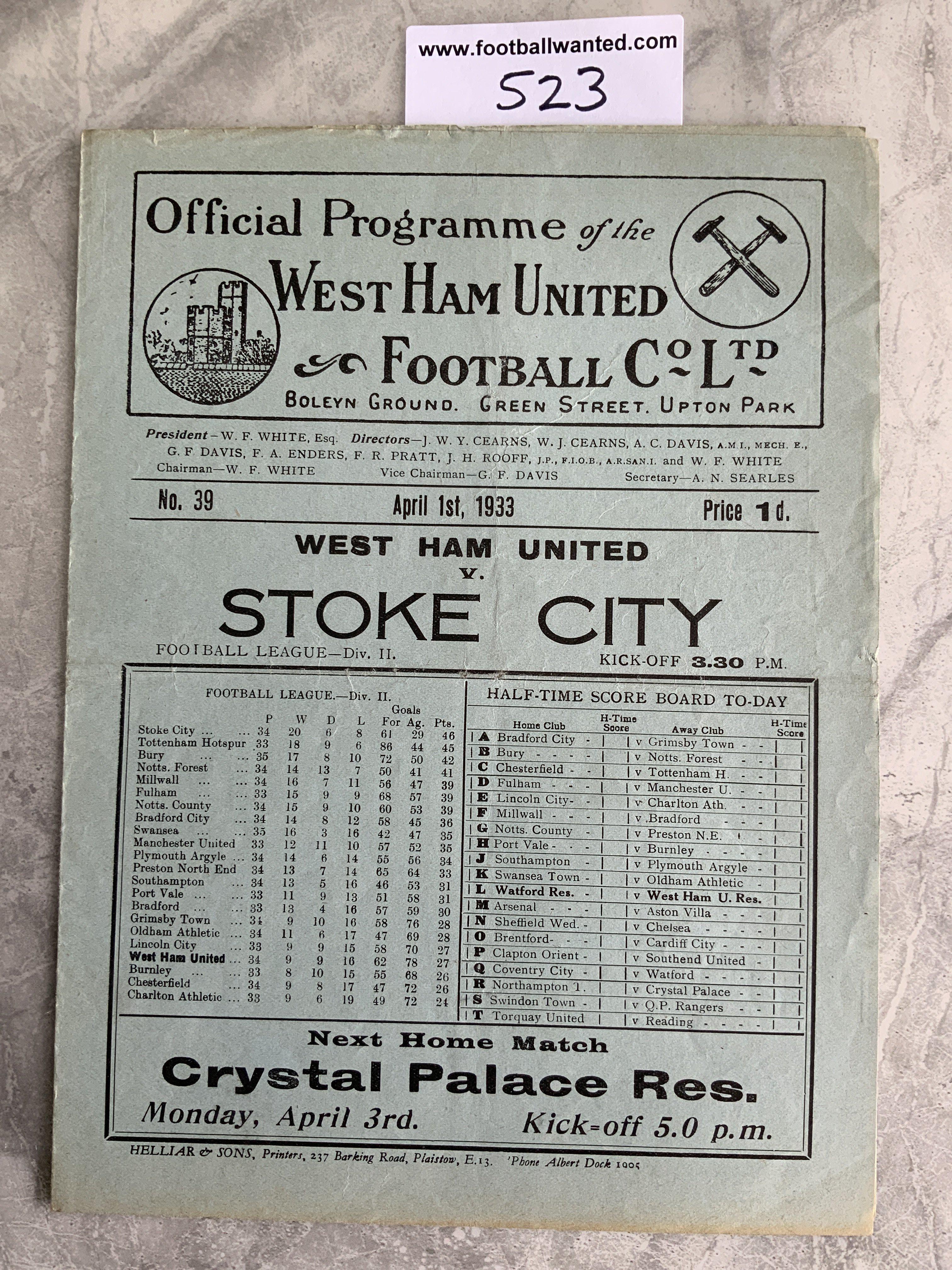 1932 - 1933 West Ham v Stoke City Football Programme: Excellent condition division two programme with no team changes.