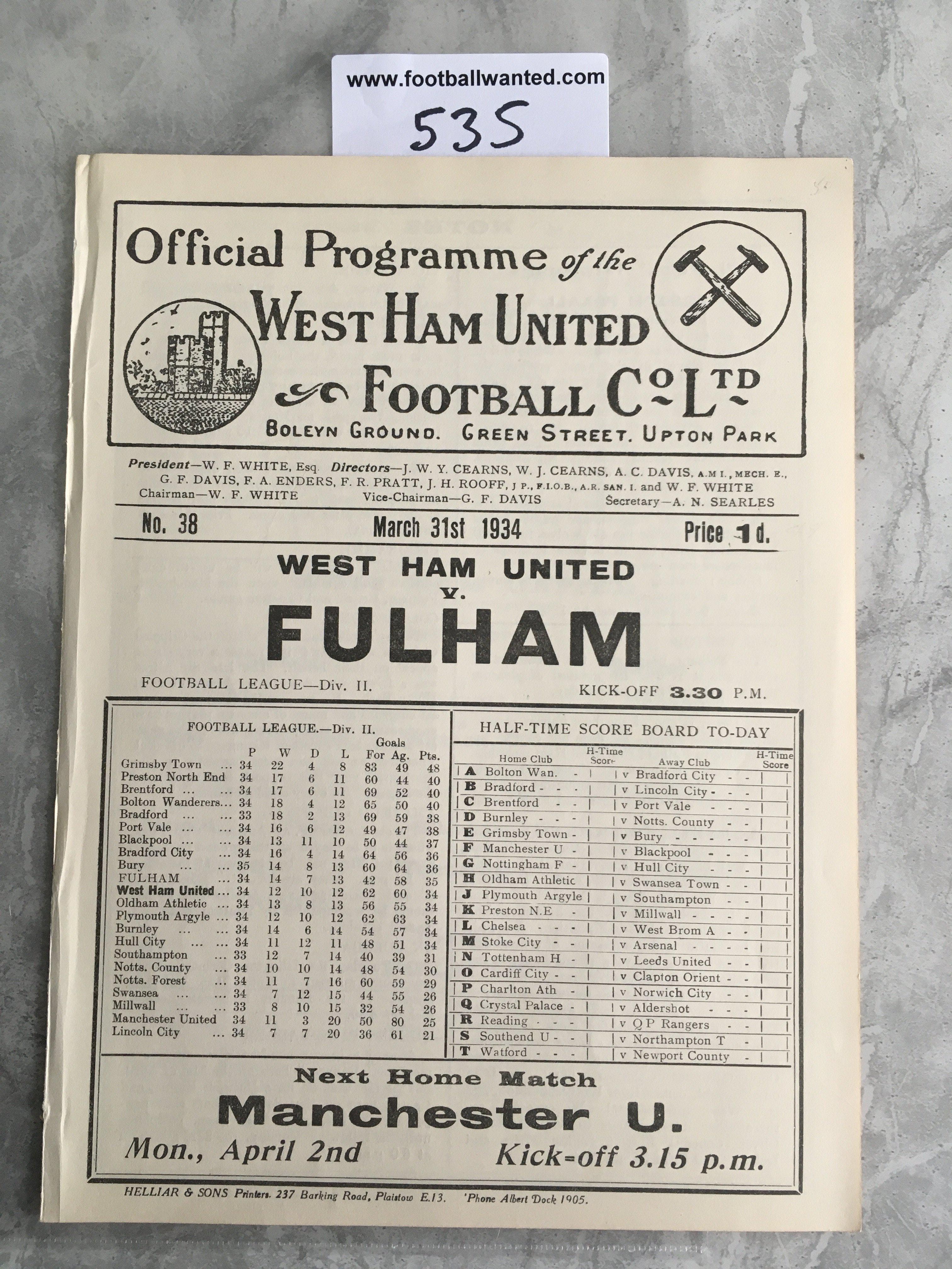 1933 - 1934 West Ham v Fulham Football Programme: Excellent condition ex bound white division two programme with no team changes.