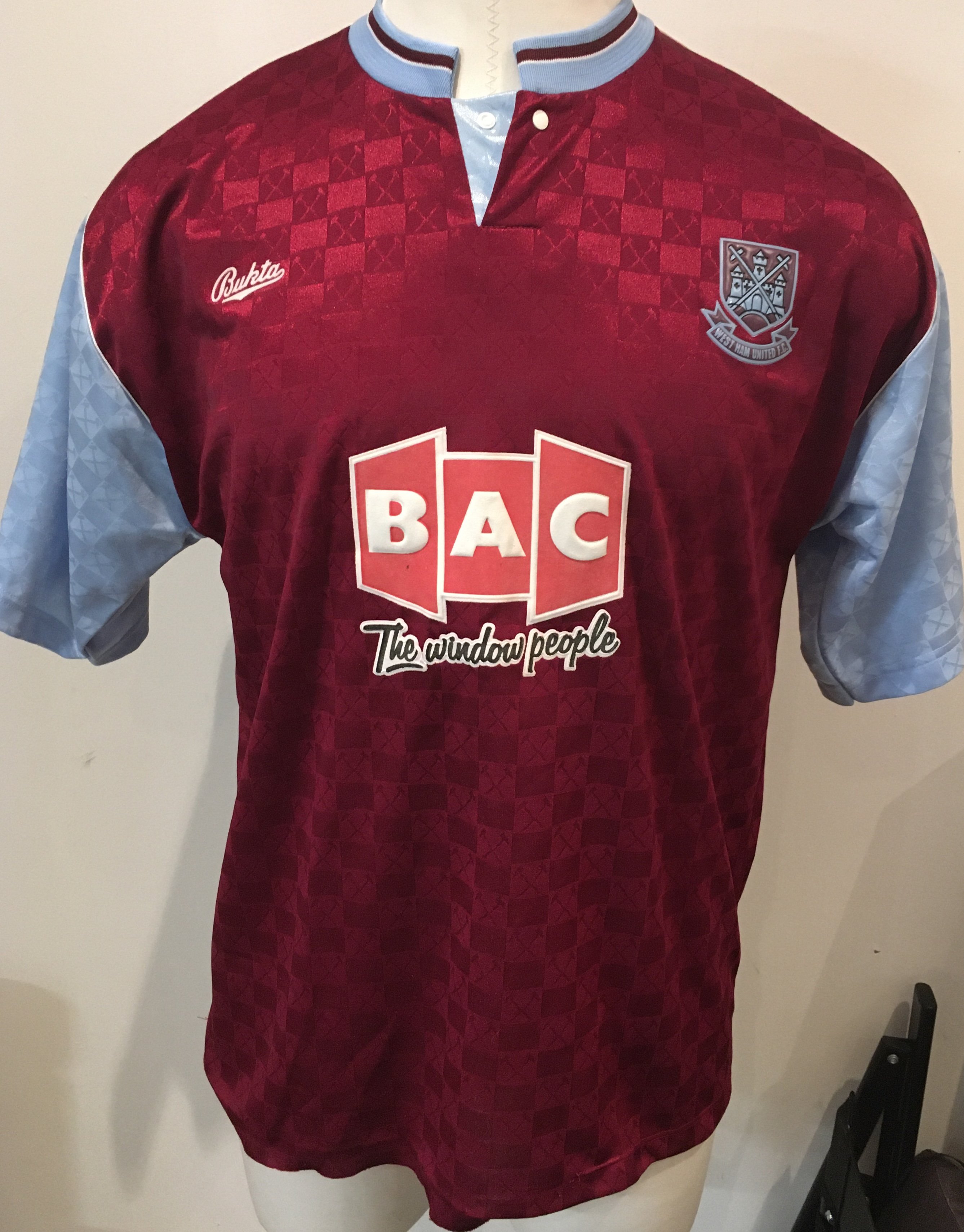 West Ham 90/91 Bukta Football Shirt: Original size 42-44 shirt from the 1990- 1991 season. Good.