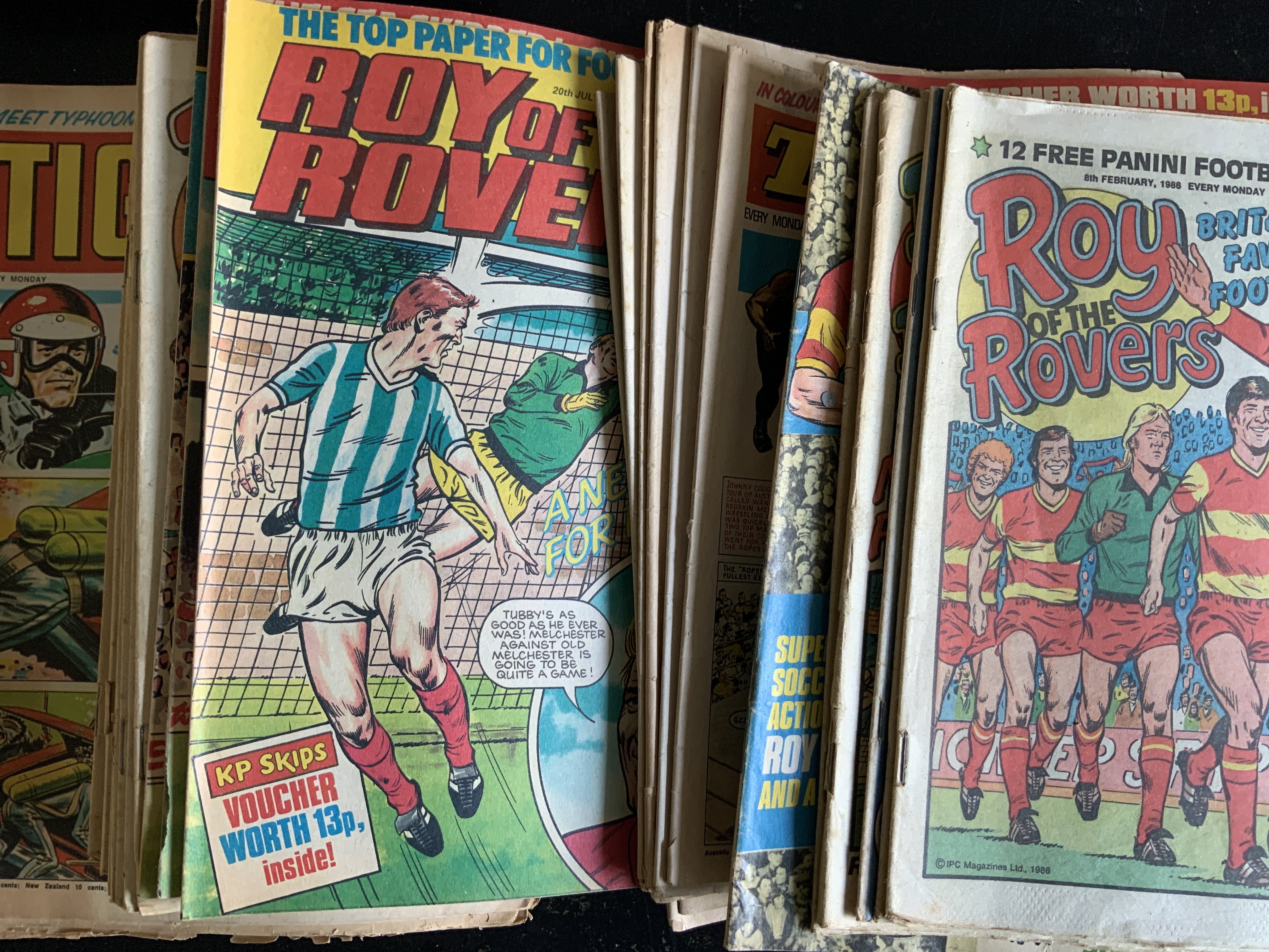 Roy Of The Rovers + Tiger Football Magazines: Box from the 70s and 80s of good condition magazines with instructions to sell. (71)