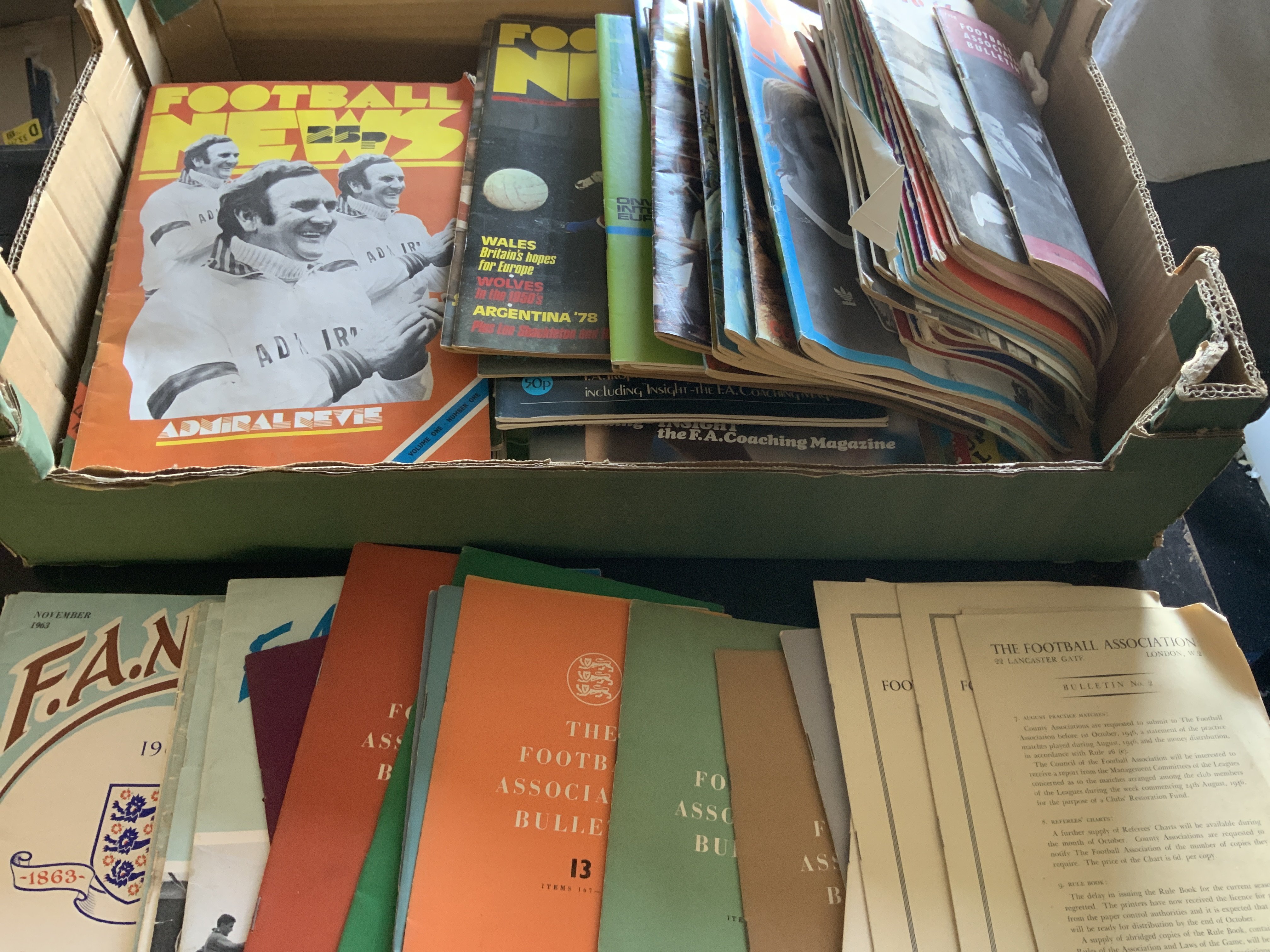 FA Bulletin Football Magazines: Quantity to include the small earlier versions of the lesser known magazine and the larger 70s style. (80+)
