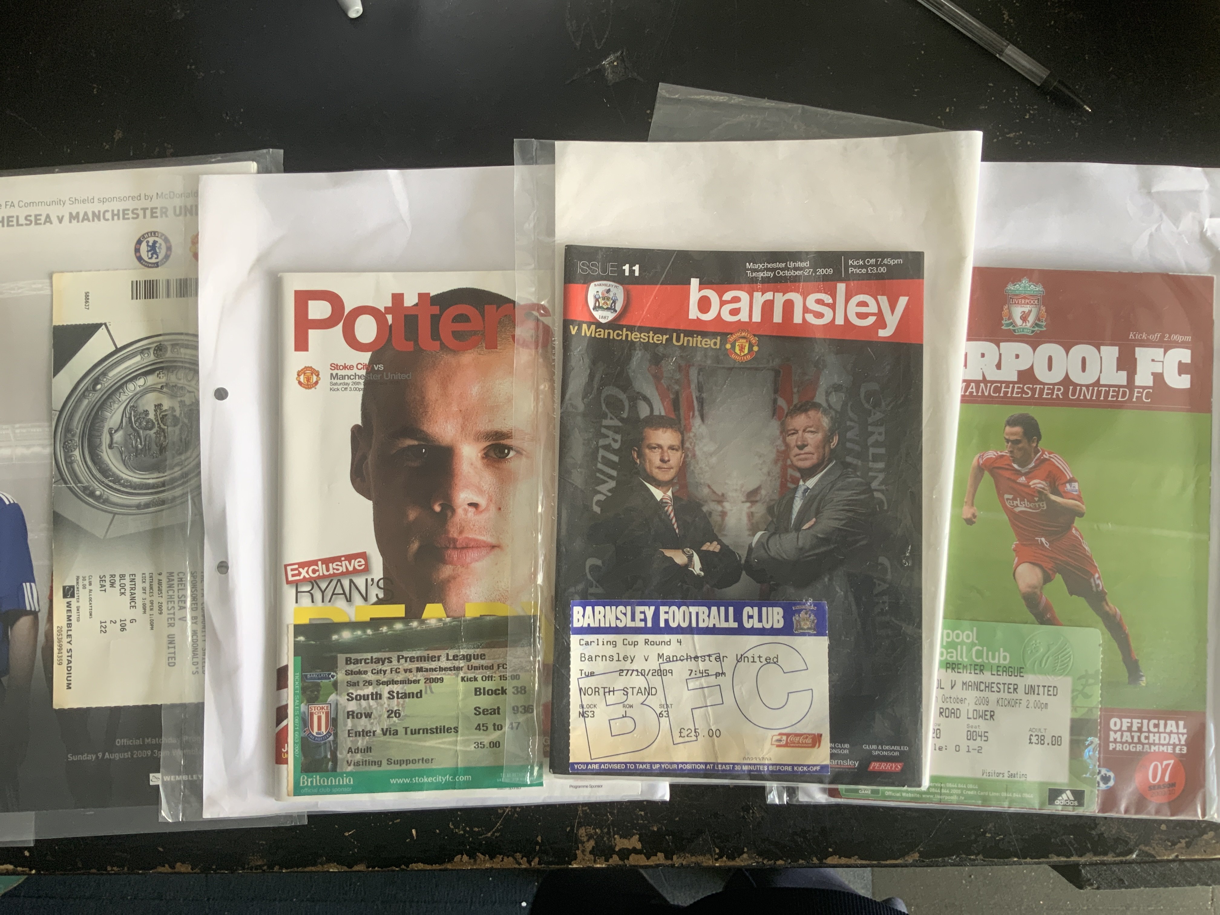 2009 - 2010 Manchester United Complete Football Programmes + Tickets: Complete home and away programmes in excellent condition. Home programmes come with some press reports and tickets. Complete away tickets of League and domestic cups but also include some European friendlies and Charity Shield.