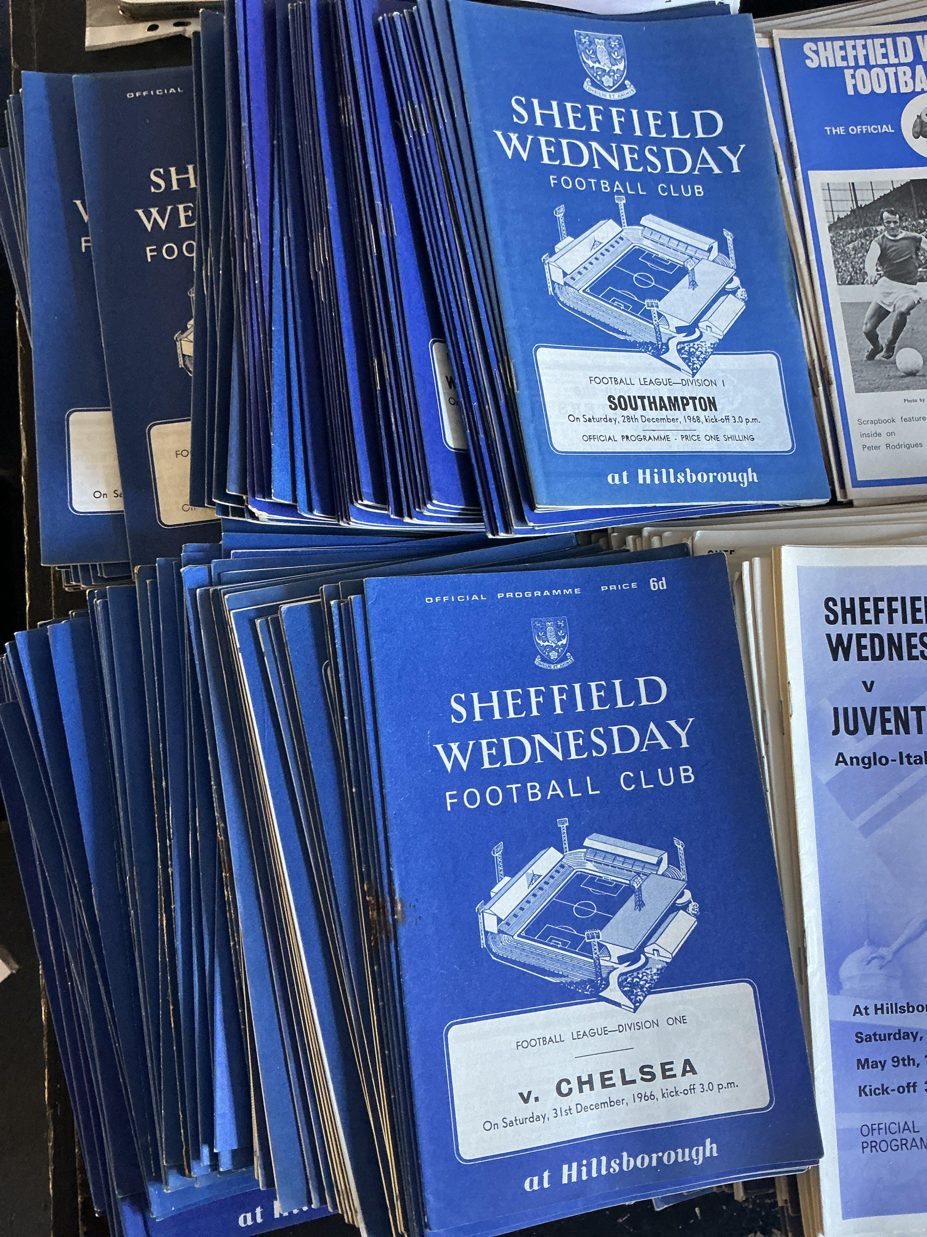 Sheffield Wednesday 1960s Football Programmes: Over 200 from the mid to late 60s with additionally some early 70s. Very good with duplication. (est 250)