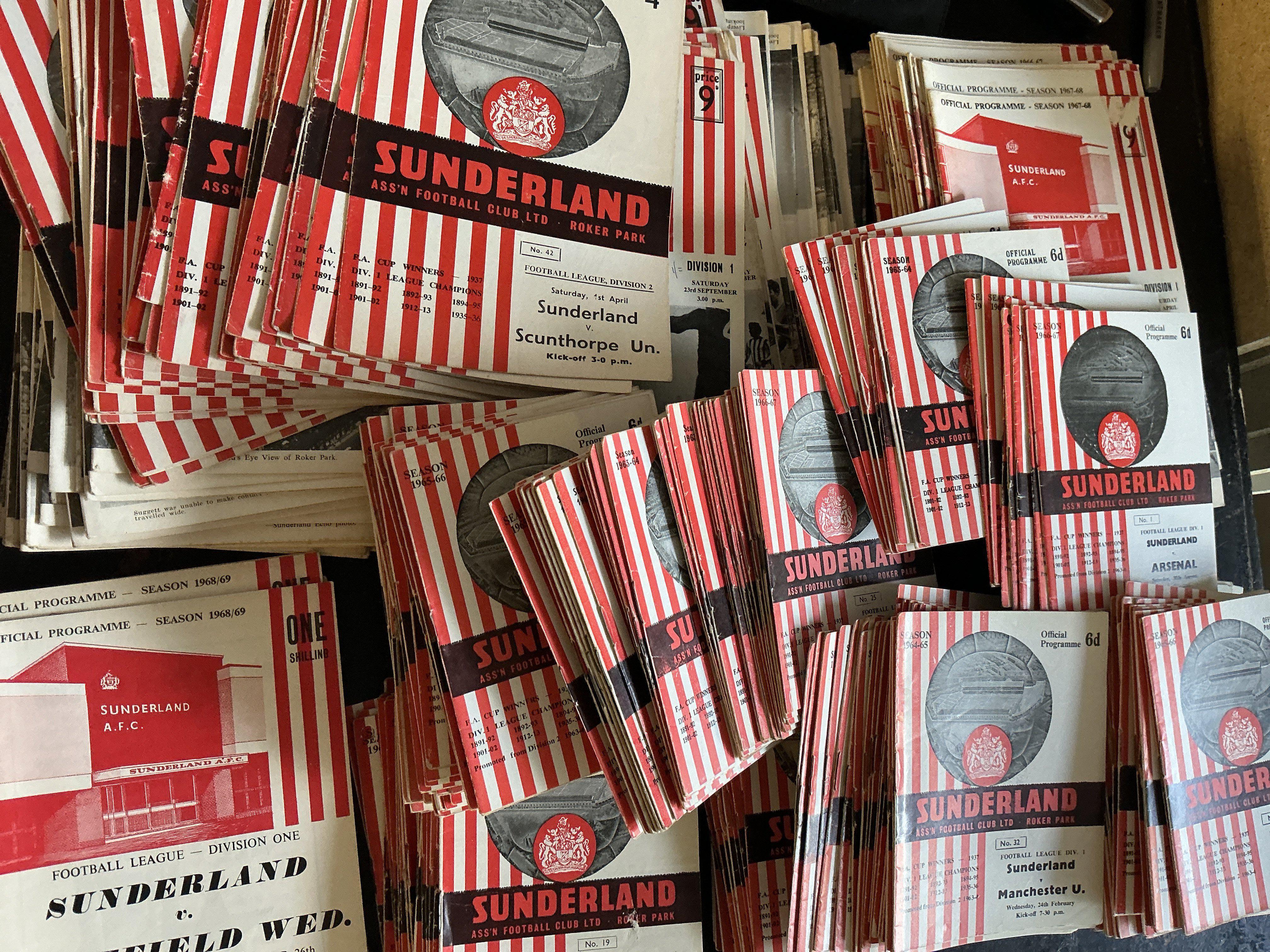 Sunderland 1960s Football Programmes: Nearly 400 from 57/58 to the late 60s. Includes 2 x 62/63 Chelsea, 61/62 Walsall + Bolton League Cup, 62/63 Gravesend FA Cup, friendlies v Winterthur Red Banner Middlesbrough Moscow Dynamo Juventus and more. Very good with duplication. (est 400)