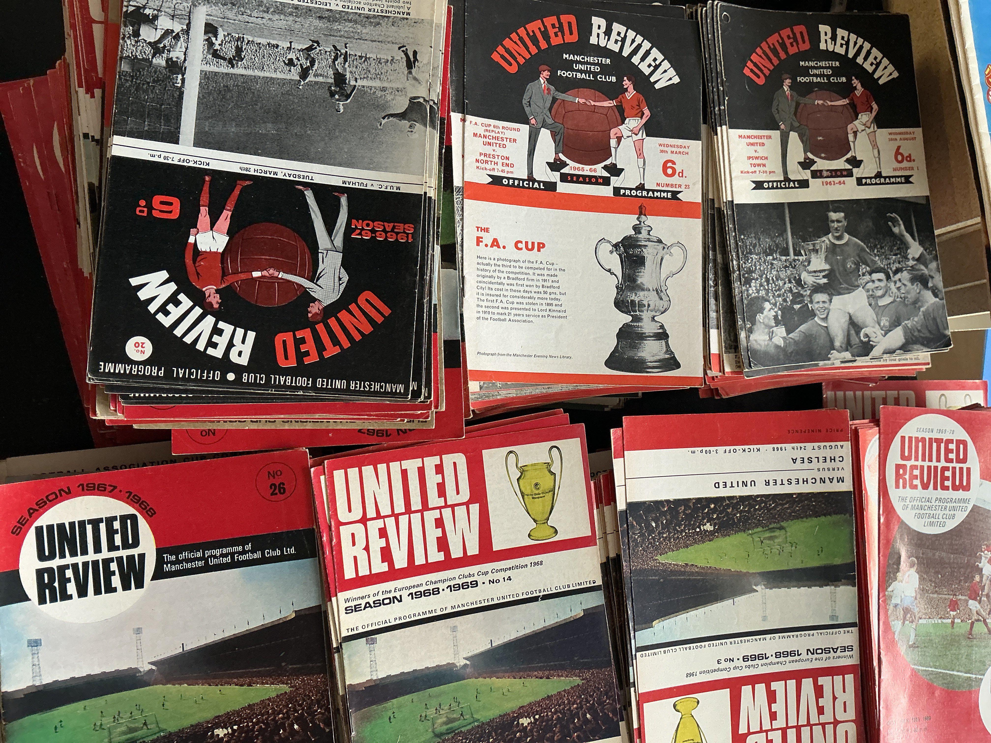 Manchester United 1960s Football Programmes: Around 500 from the mid 60s to the early 70s. Very good with duplication. (est 500)