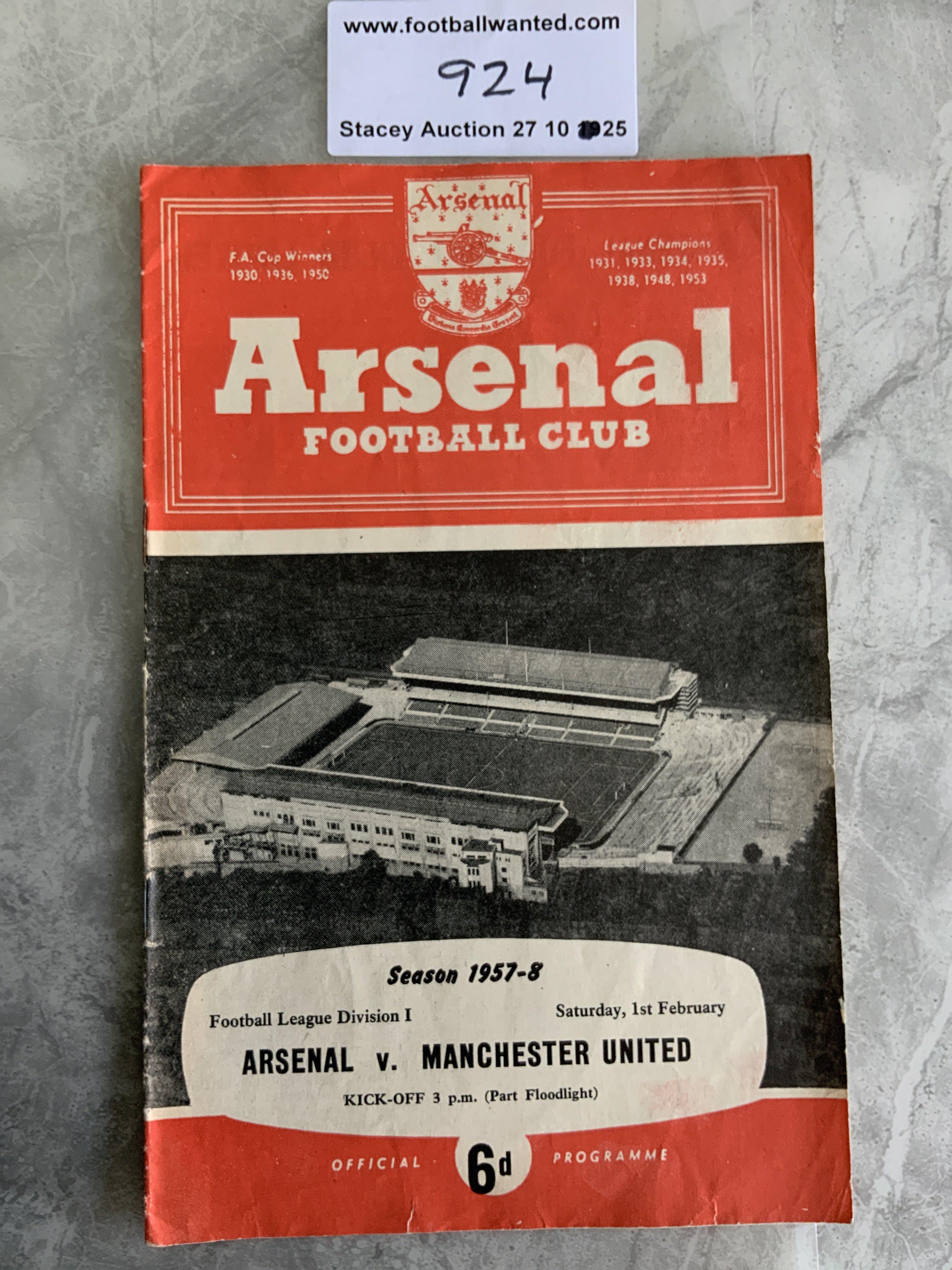 57/58 Arsenal v Manchester United Football Programme: Excellent condition league match with no team changes. Famous for being the Busby Babes last match in England and said to be the best match at Highbury ever ending 4-5.