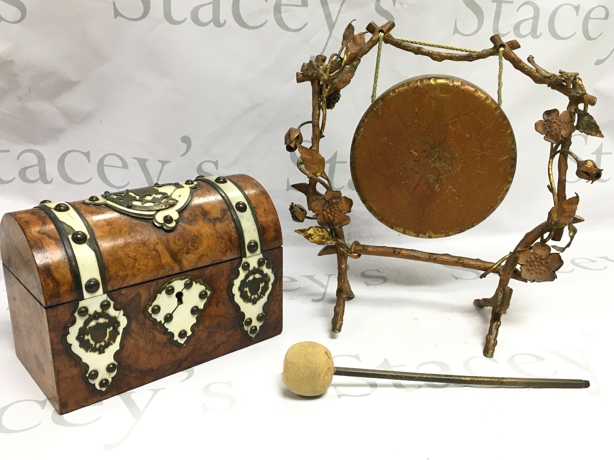 A walnut top box and a dinner gong