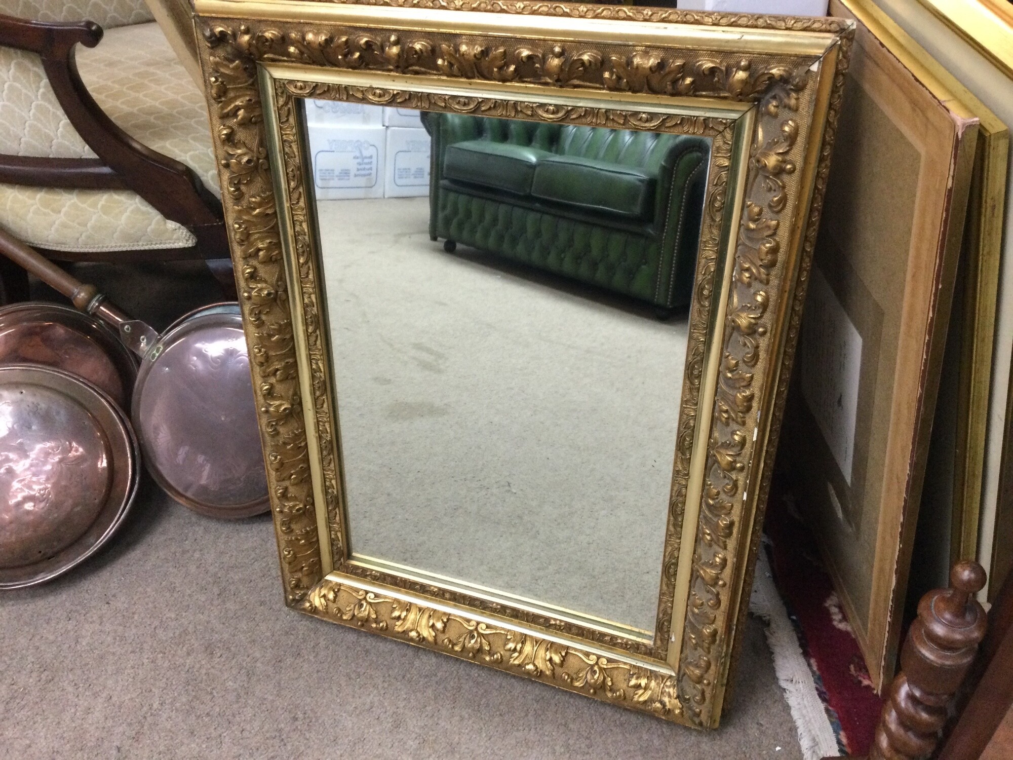 A gilt framed mirror, dimensions 57x75cm