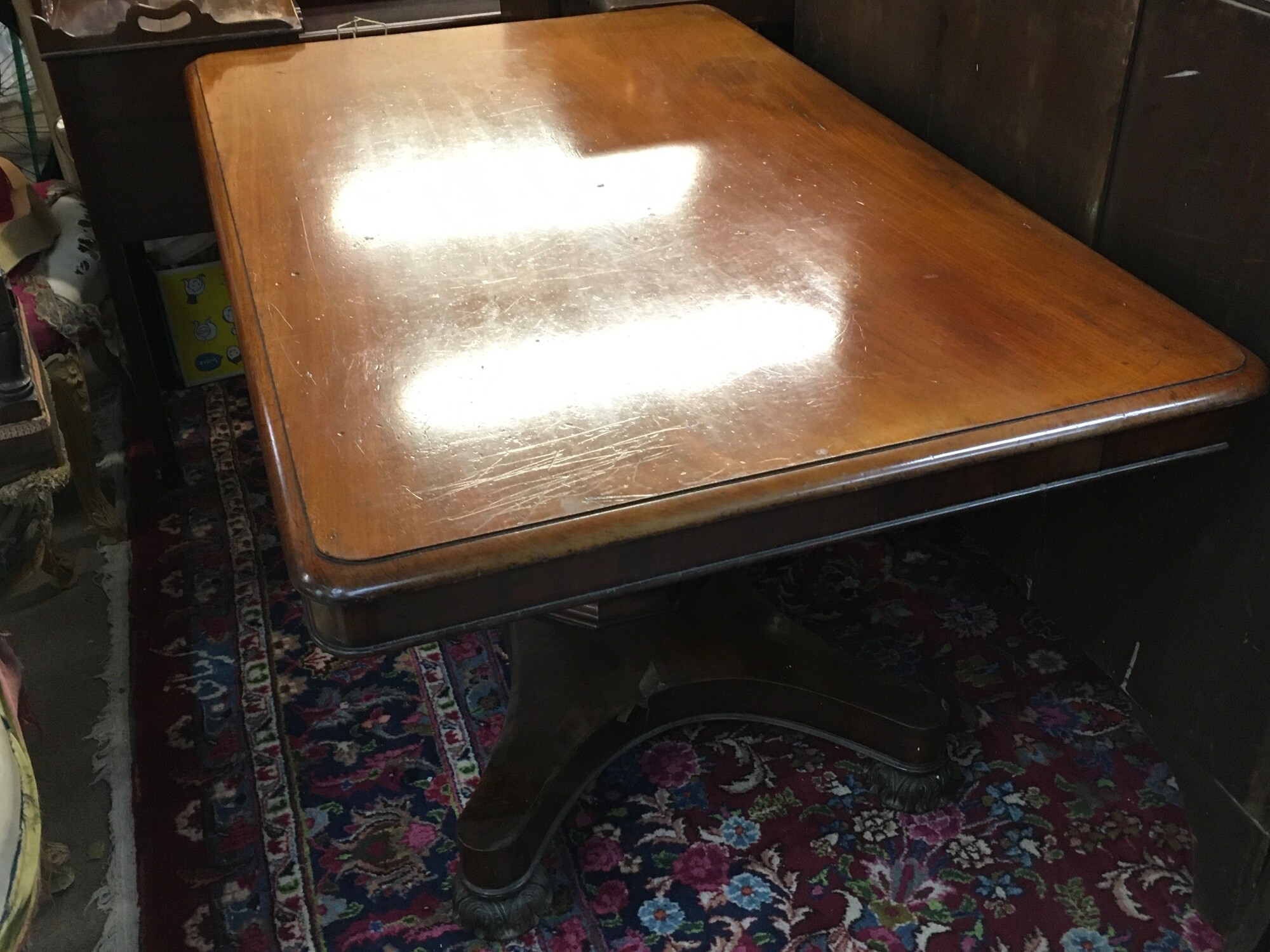 A Victorian mahogany table. Dimensions 70cm tall, 130cm long, 82cm wide