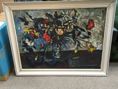 An oil painting still life flower vase signed G Penbel. Dimensions 87x67cm