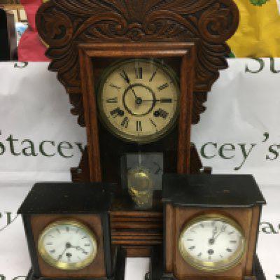 Three mantle clocks comprising an eight day mahogany cased example plus two others. NO RESERVE