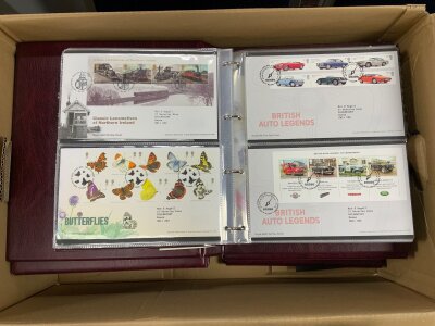 A large collection of first day covers, 15 albums.