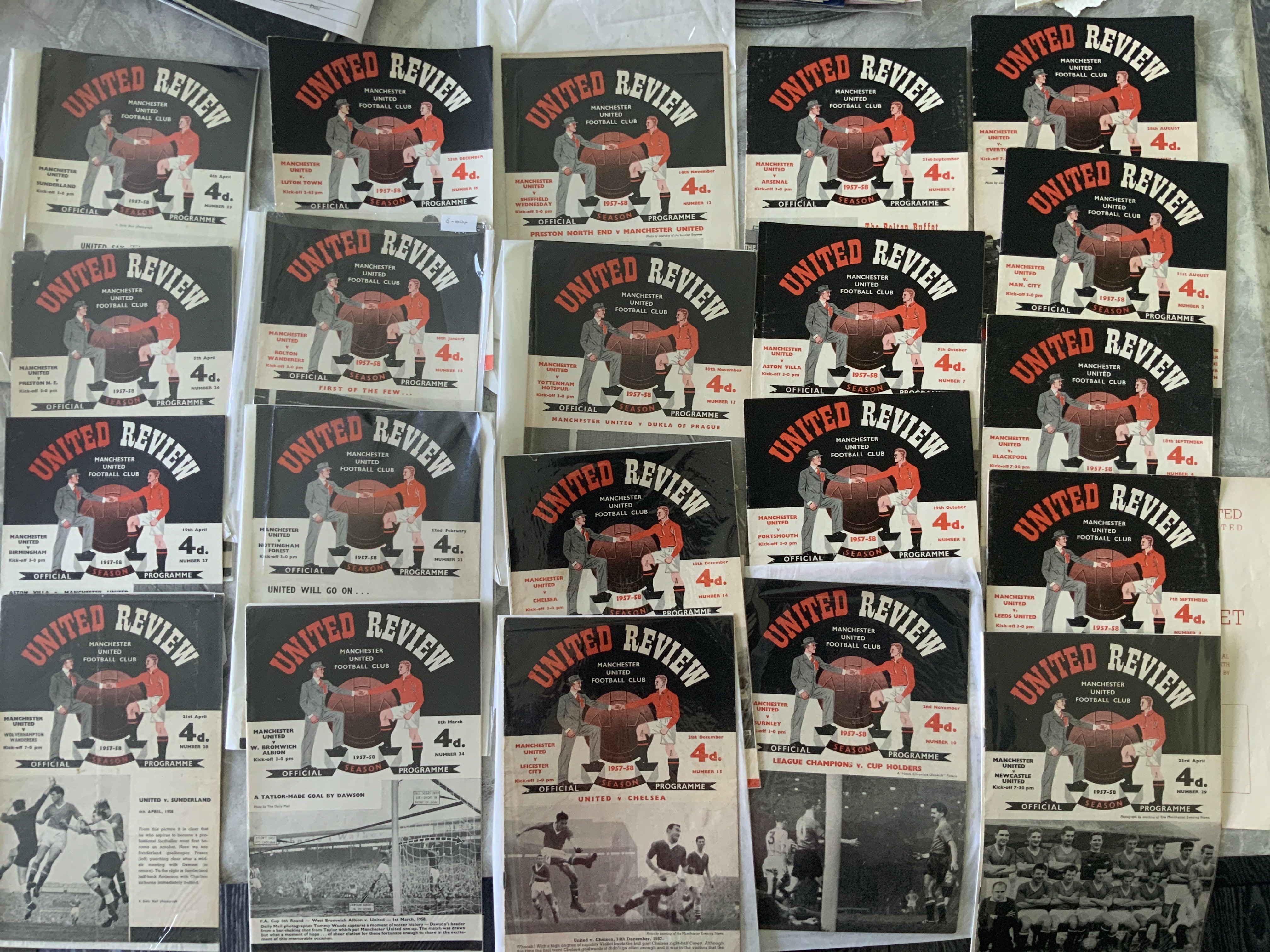 57/58 Manchester United Home Football Programmes: Complete season of Munich season league games. Very good. (21)