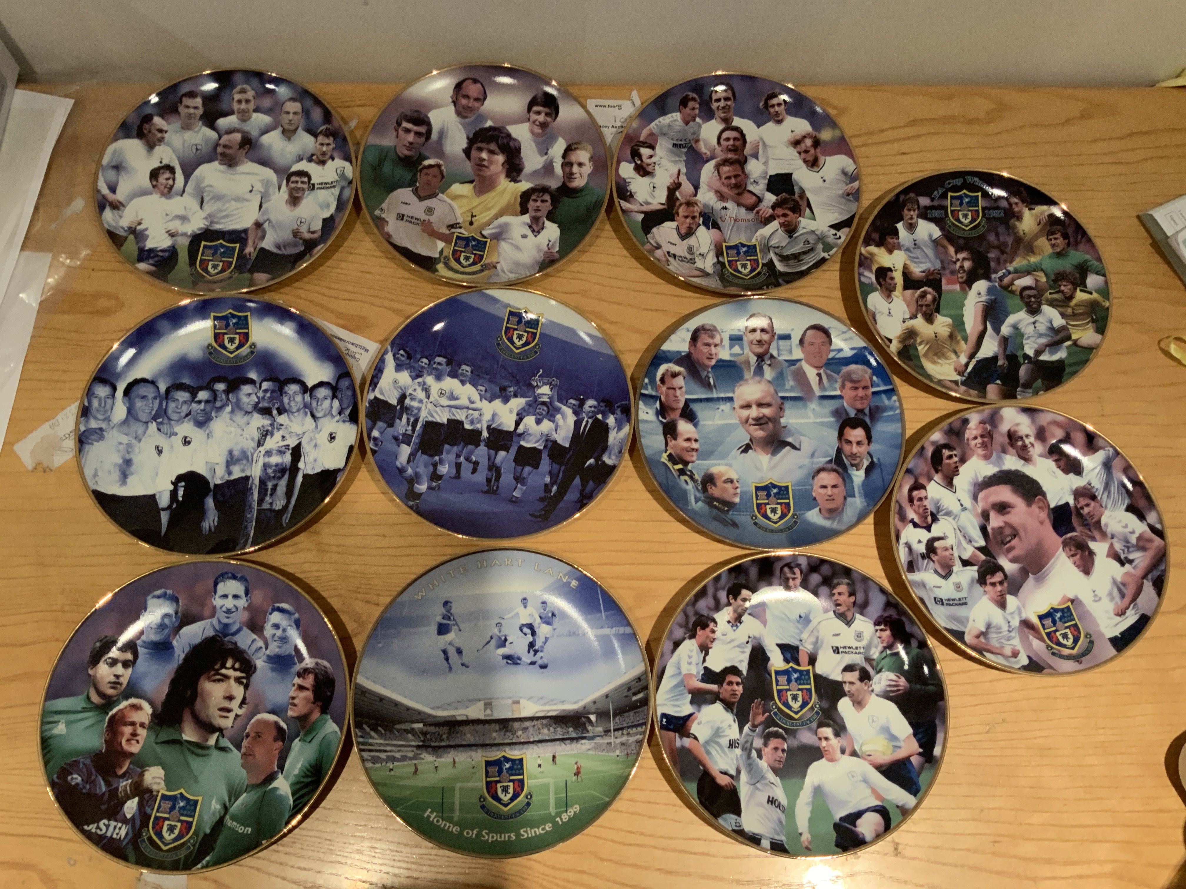 Tottenham Legends Football Plates: Produced by Danbury Mint made of porcelain. Attractive plates with titles such as 1961 double, 1951 League Champions, Managers, Most Appearances etc. 11 plates with 8 original boxes and plastic holders.