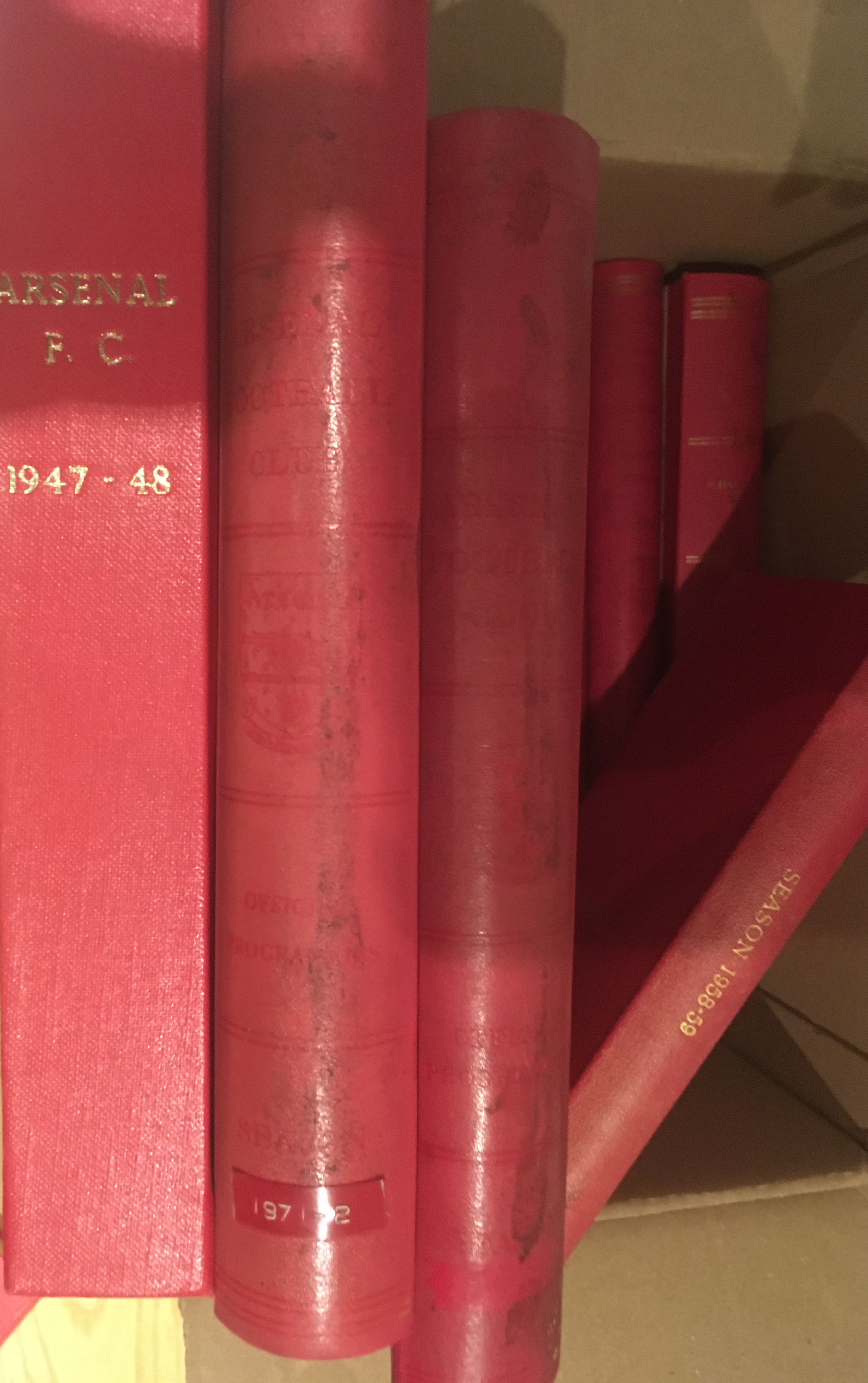 Arsenal Sets Of Home Football Programmes: Many Championship seasons with bound volumes for seasons 52/53 includes Bolton + Preston postponed, 58/59 + 88/89. Official and hand made binders for seasons 47/48 has 1 friendly 1 FA Cup and 20 league, 68/69 69/70 70/71 71/72 78/79 79/80 + 90/91. Unchecked but possibly complete with a few official binders a bit tatty. C/W a print and a few photos from 1991. (11 seasons)