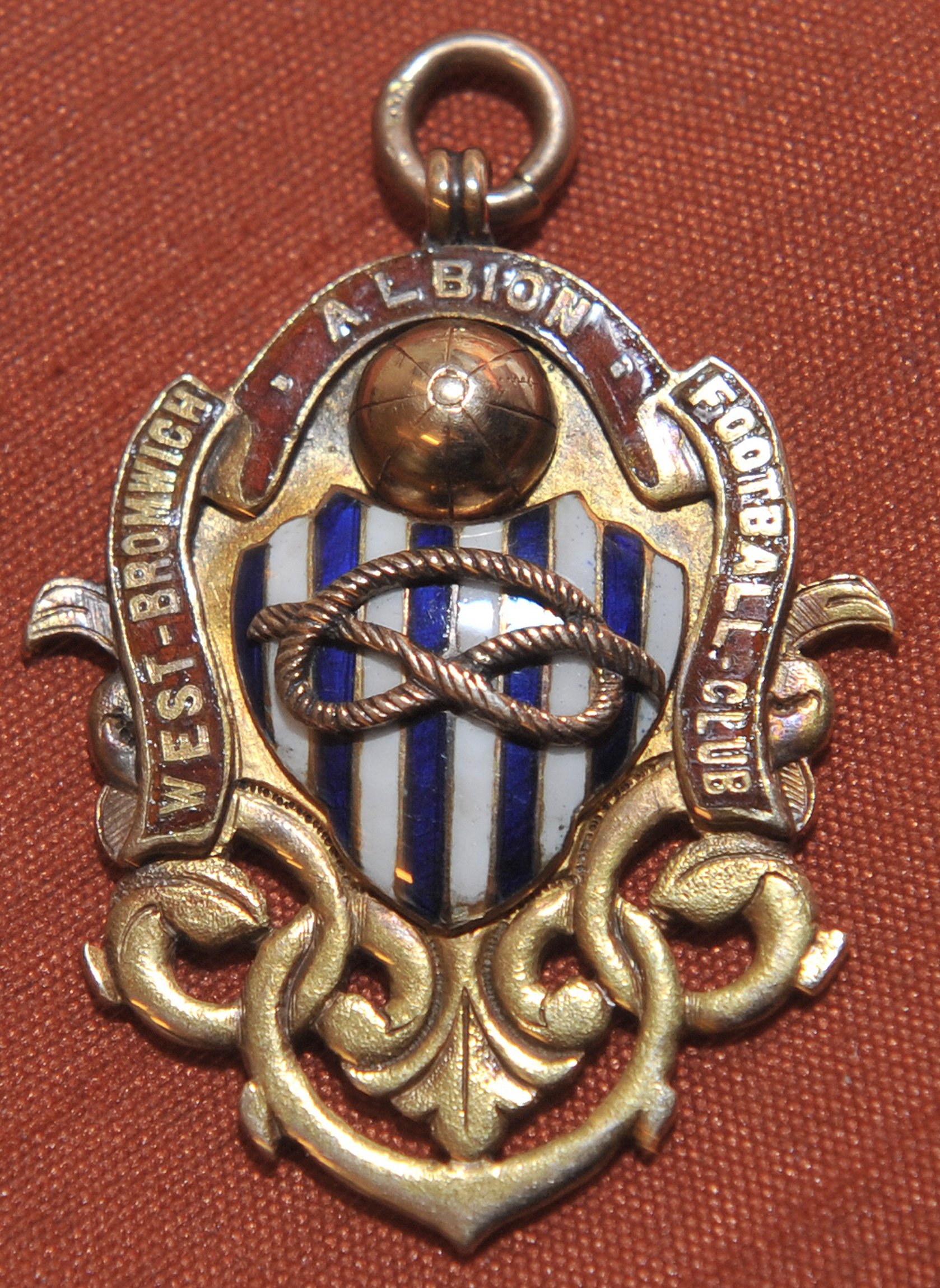 Billy Williams West Brom + England Loyalty Football Medal: 15ct gold medal which was issued to Billy by West Brom for choosing to play for the club instead of in the Football League match v Irish League at Manchester City. Stunning medal has West Brom colours and information of how achieved on engraving to rear.