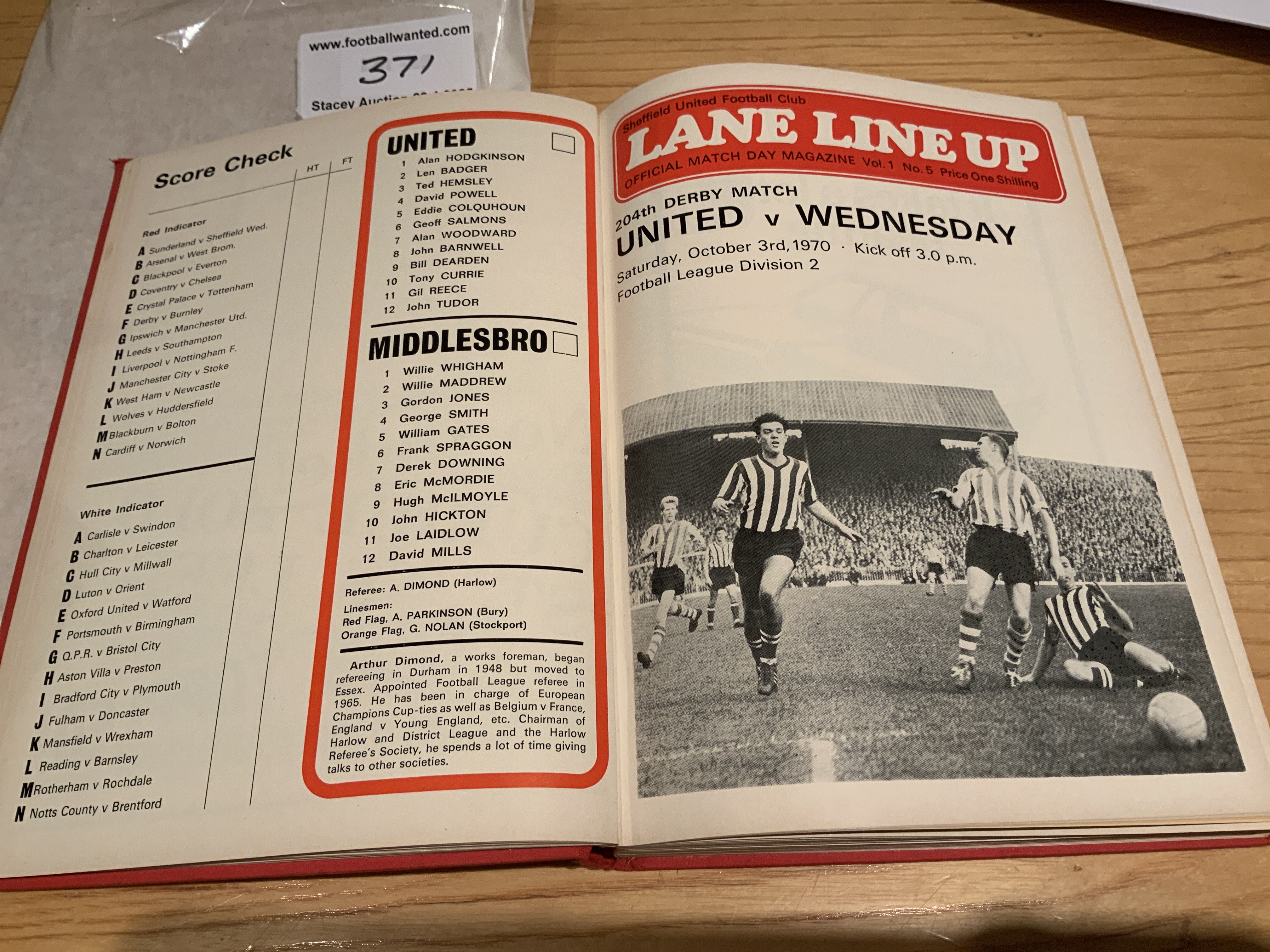 Sheffield United 70/71 Bound Volume Of Football Programmes: Contains all 1st team and reserves matches. Excellent condition with covers intact. Few pages are loose.