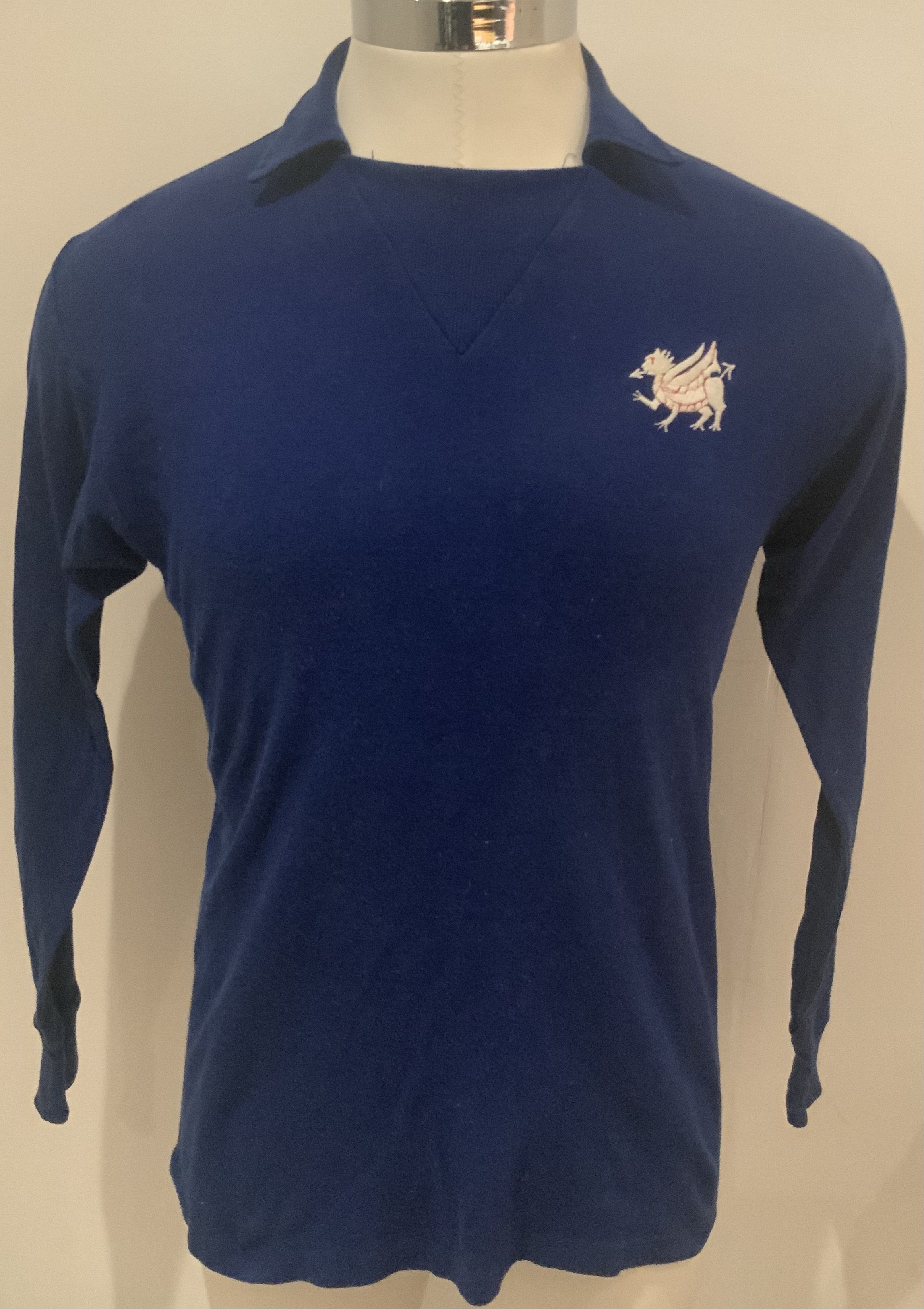 Orient 1970s Match Worn Goalkeepers Football Shirt: Early 1970s blue long sleeve shirt worn by Ray Goddard. Number 1 to rear and old single dragon badge that dates this pre 1976. Bukta Defenda label in size large. Still in great condition as most weeks he would have worn green. Incredibly rare shirt is over 50 years old.