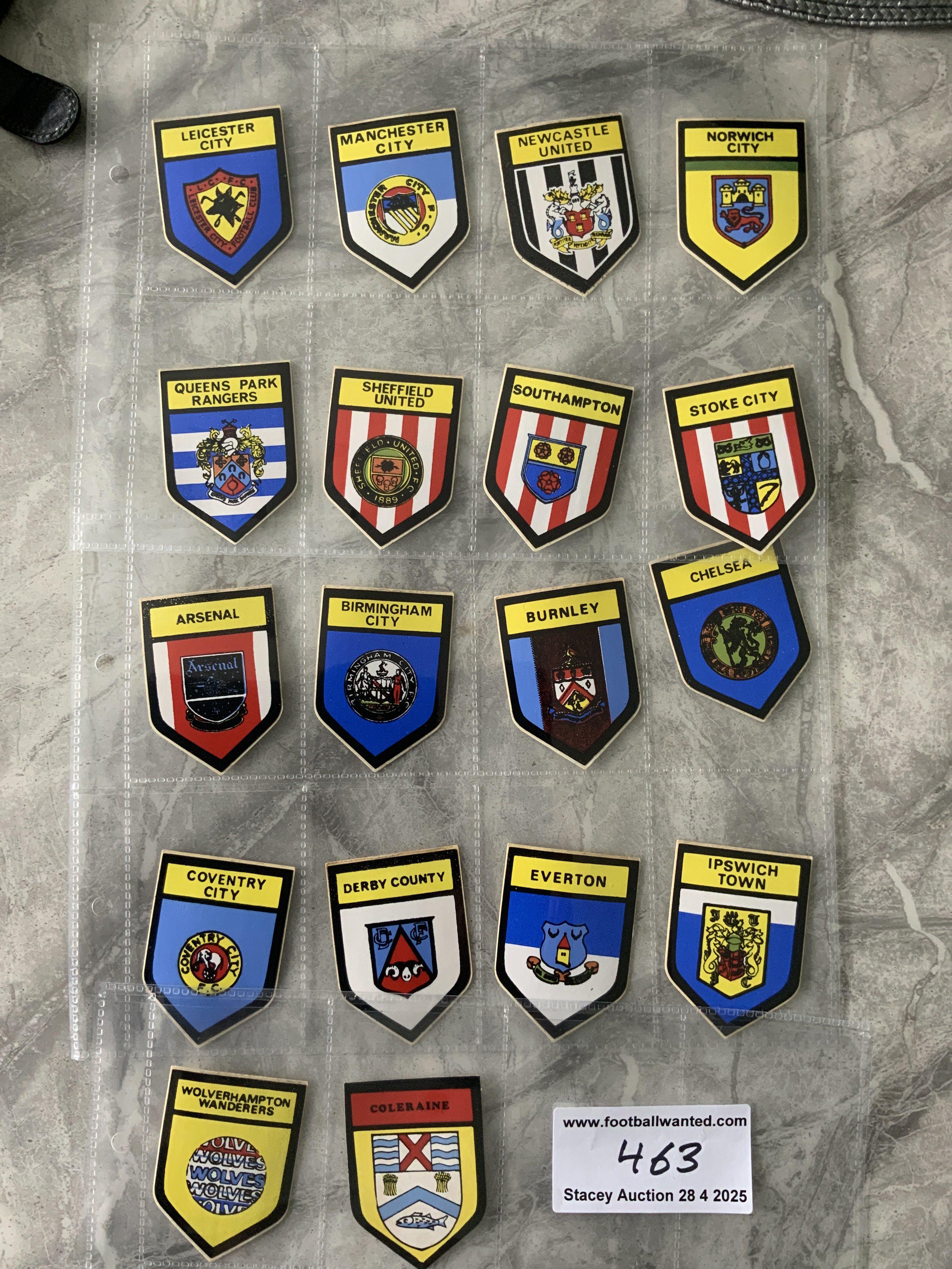 Babs Football Club Badges Sticker Cards: All different to 17 prominent English club badges plus Coleraine. Excellent. (18)