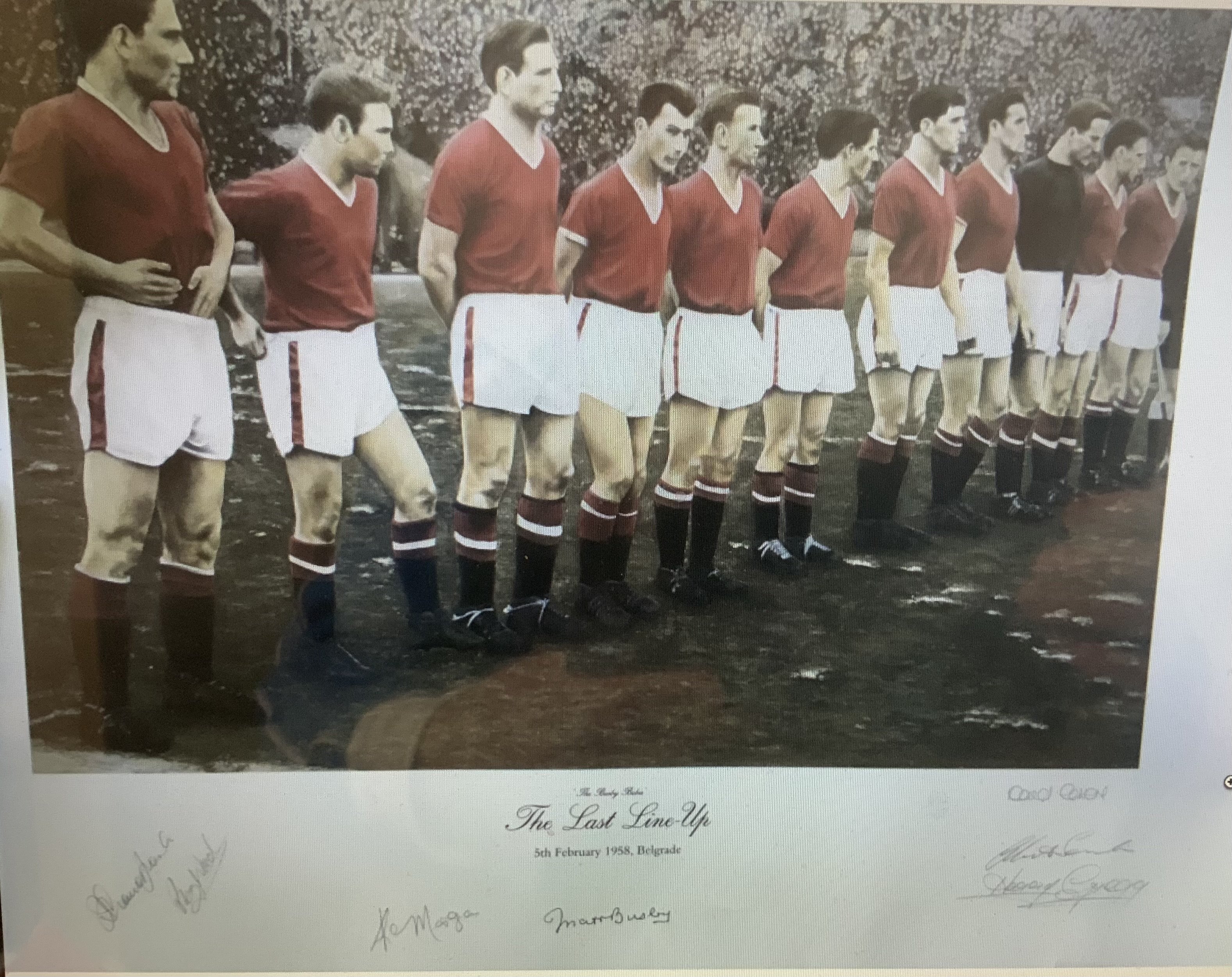 Manchester United 1958 Last Line Up Signed Football Print: Superb quality Ltd edition number 645/1958 of the famous Busby Babes on the pitch in Belgrade on 5 2 1958. Signed by 6 including Matt Busby Kenny Morgans Harry Gregg Albert Scanlon Ray Wood and one other. Measures 30 x 24 inches.