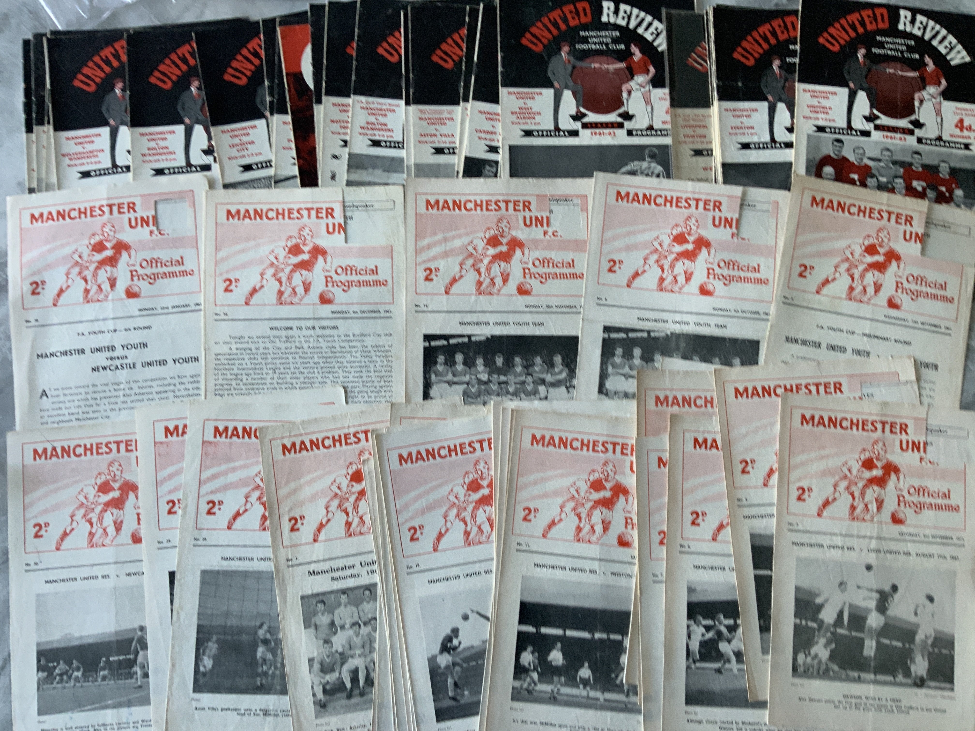 61/62 Manchester United Home Football Programmes: 23 reserve four pagers, 5 Youth cup, Liverpool v Preston FA Cup replay in poor condition plus 26 first team matches. Overall good with many having tokens removed. (55)