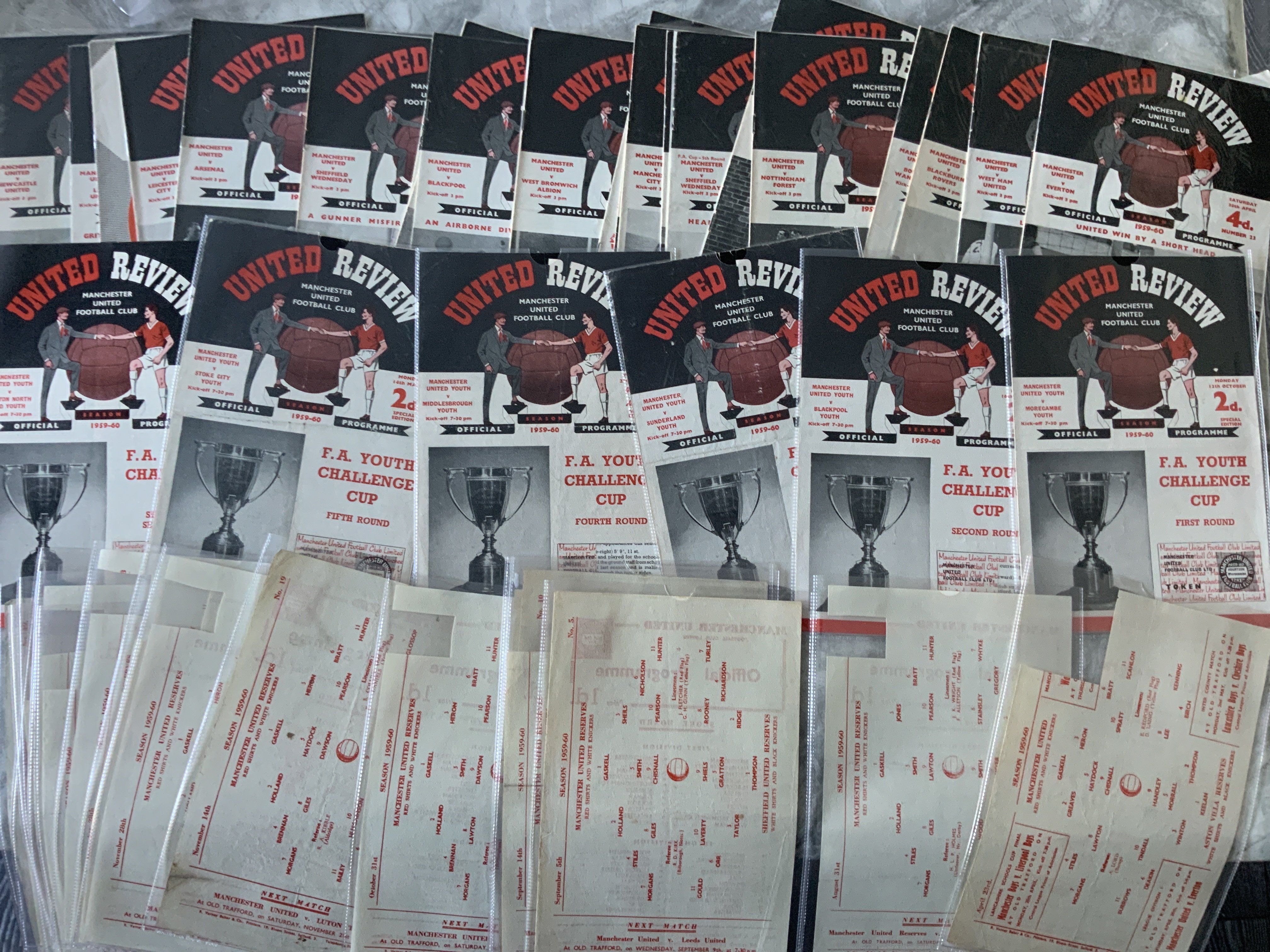 59/60 Manchester United Home Football Programmes: 17 reserve single sheets, 6 Youth cup plus 22 first team matches. Overall good with some having tokens removed. (45)