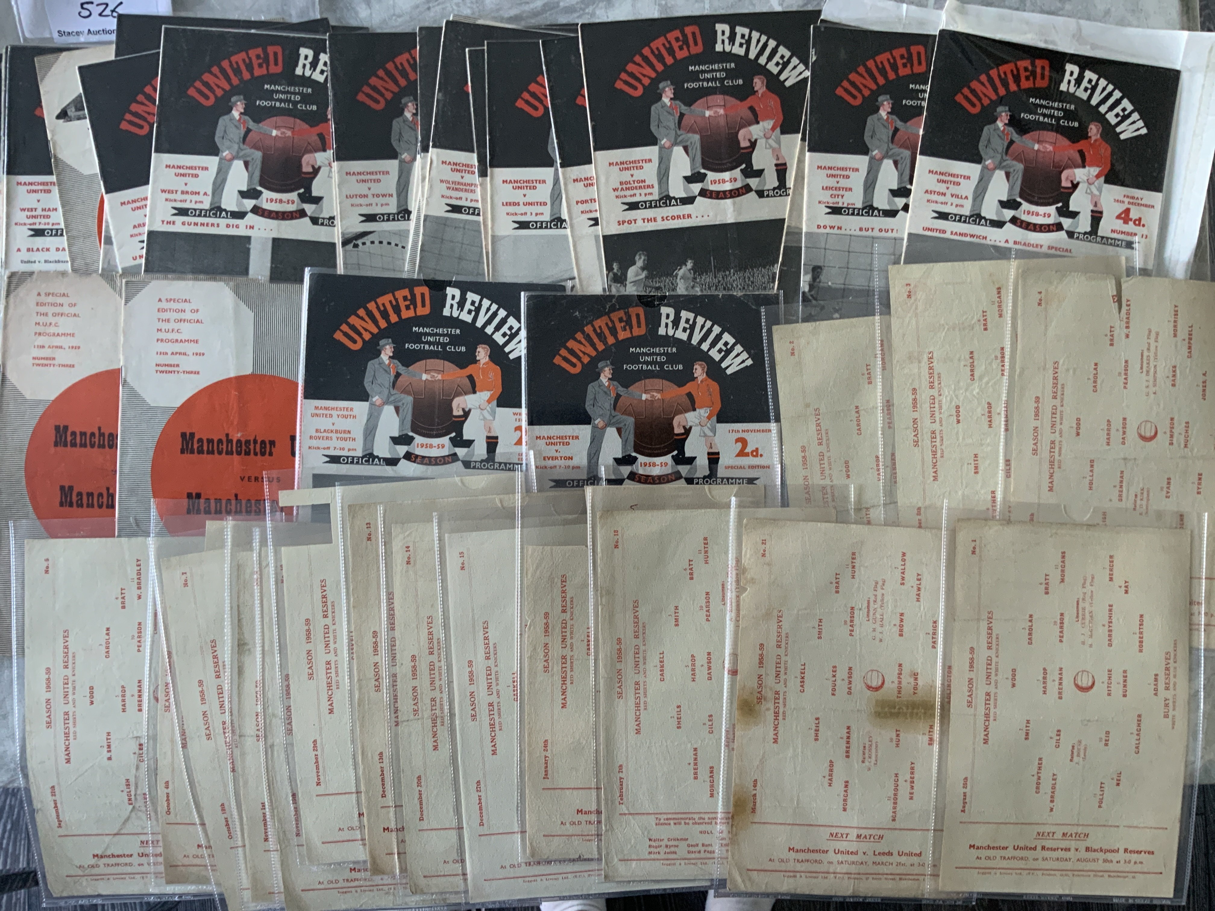 58/59 Manchester United Home Football Programmes: 16 reserve single sheets, 2 Youth cup, 2 x Man City Senior Cup final plus 22 first team matches. Overall good with some having tokens removed. (42)