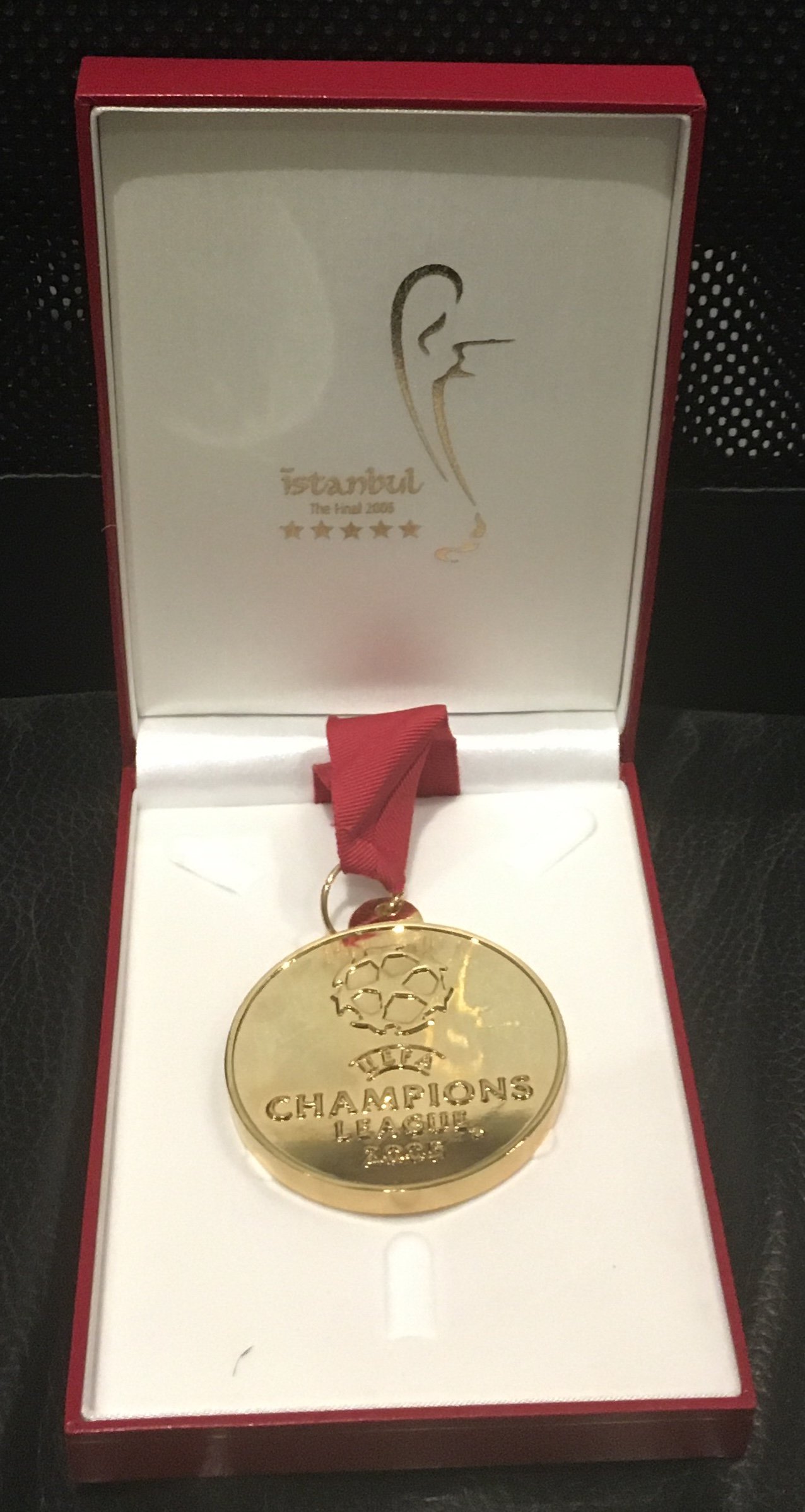 Liverpool 2005 Champions League Winners Medal: Very heavy large gold coloured replica medal in red box with lining stating Istanbul The Final 2005. Champions League 2005 to one side and Champions League logo to reverse. Impressive medal.