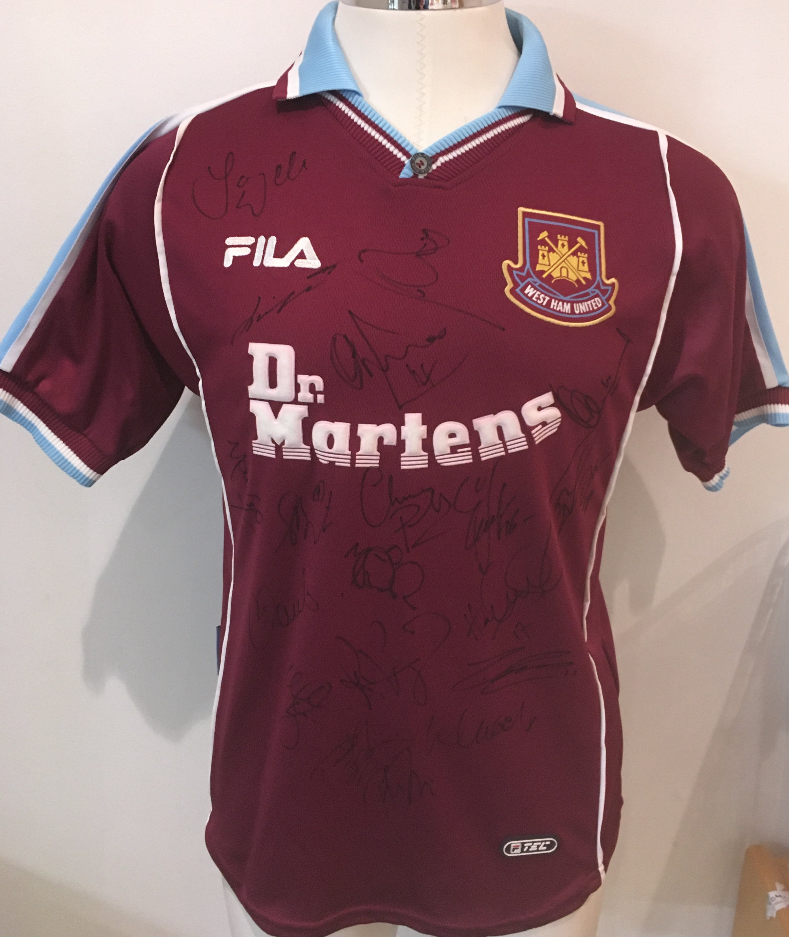 West Ham 2006 FA Cup Finalists Signed Football Shirt: 1999 - 2001 Home short sleeve Fila Dr Martens small shirt hand signed to front by 19 players. The autographs are of the 2006 FA Cup finalists and include Sheringham Reo Coker Harewood Zamora and Mullins.