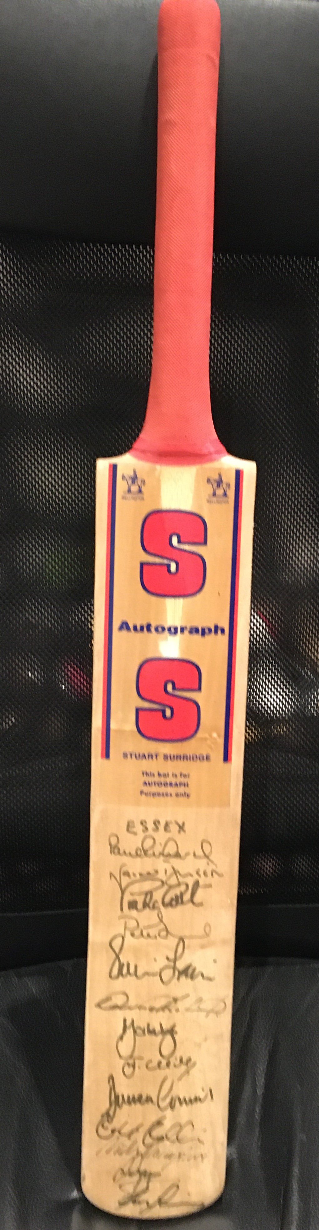 Essex Signed Cricket Bat: 13 autographs including Gooch Pritchard and Hussein.