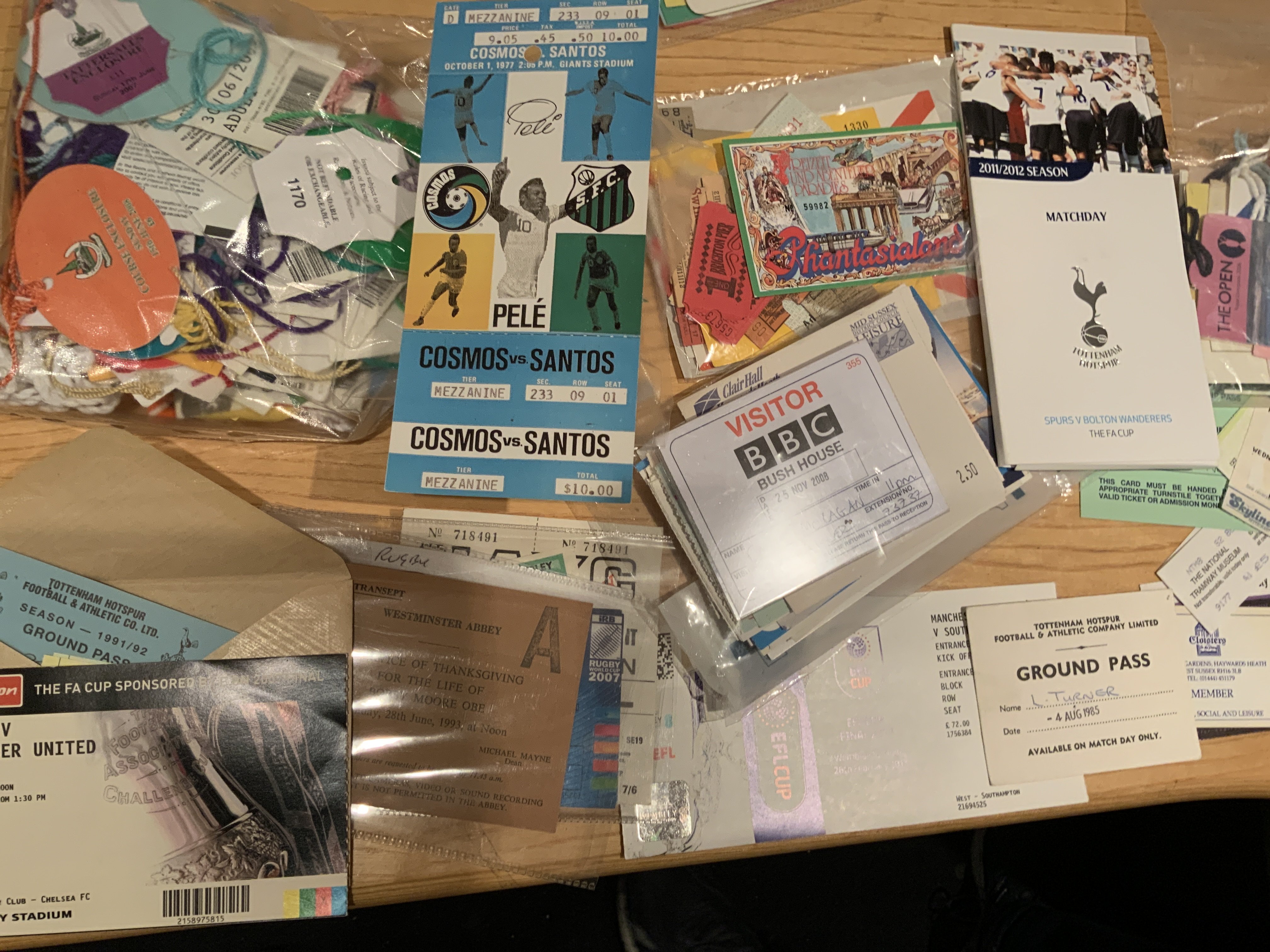 Sporting Tickets: Massive collection to include Show Jumping, Yachting, Cricket, Shows, Wimbledon Tennis, Horse Racing plus a few Football, Rugby and much more. (box)