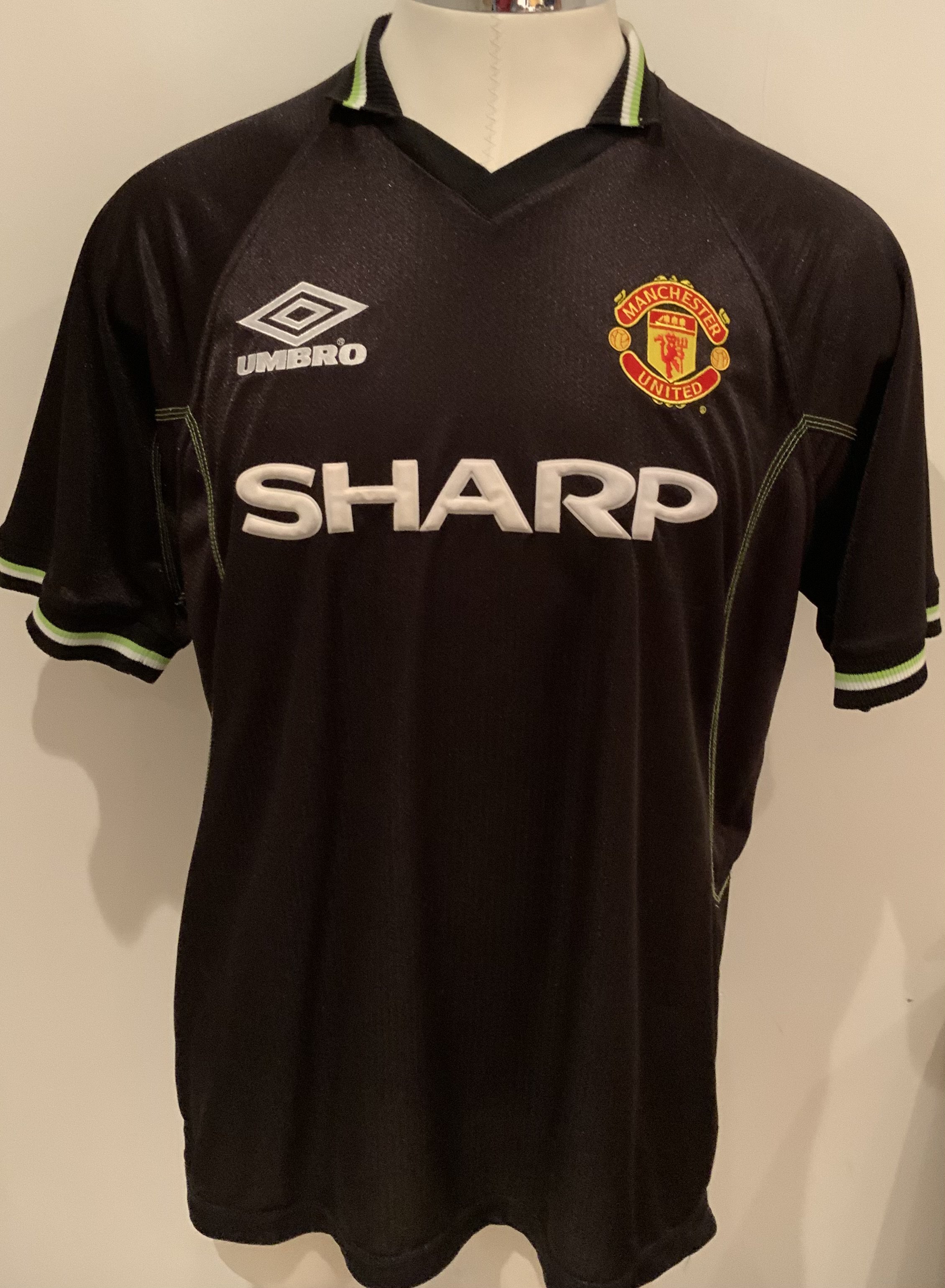 Stam 98/99 Manchester United 3rd Kit Football Shirt: Black XL short sleeve shirt in very good condition with Stam 6 to rear. Man Utd won the treble this season.