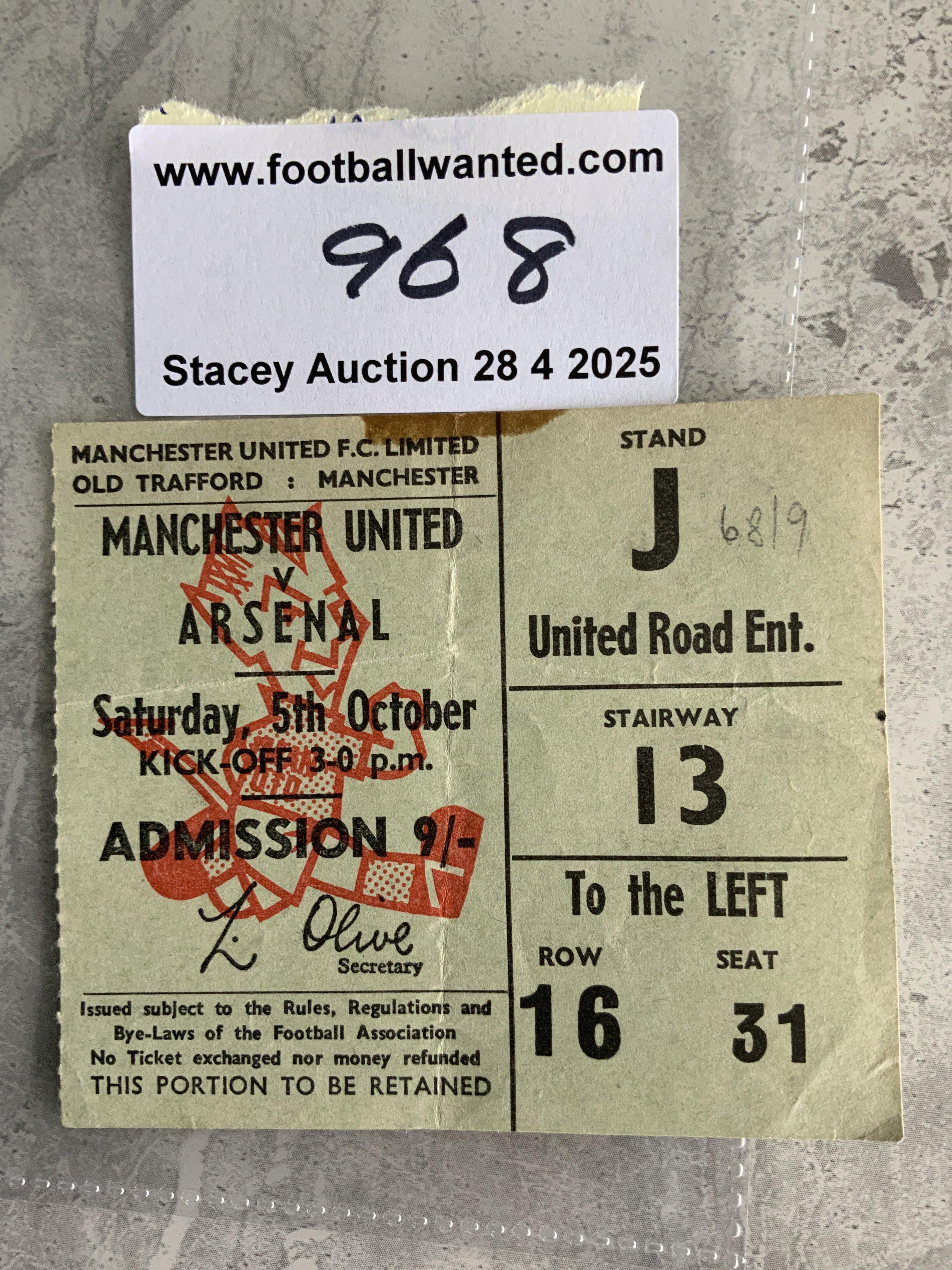 68/69 Manchester United v Arsenal Football Ticket: League match dated 5 10 1968 in good condition. Tiny ex tape mark and fold.