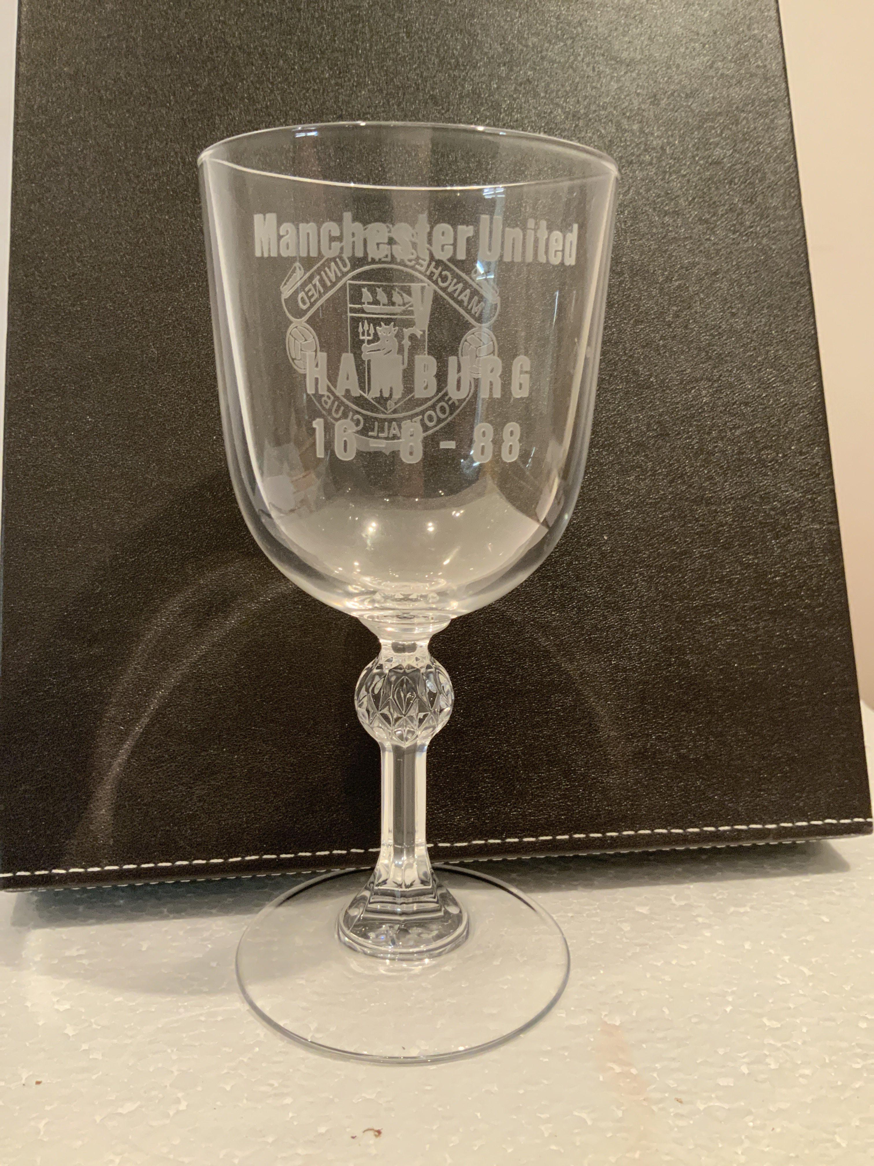 1988 Hamburg v Manchester United Players Gift: Heavy stemmed glass engraved Manchester United v Hamburg 16 8 1988 with the reverse having the Manchester United club badge embossed.