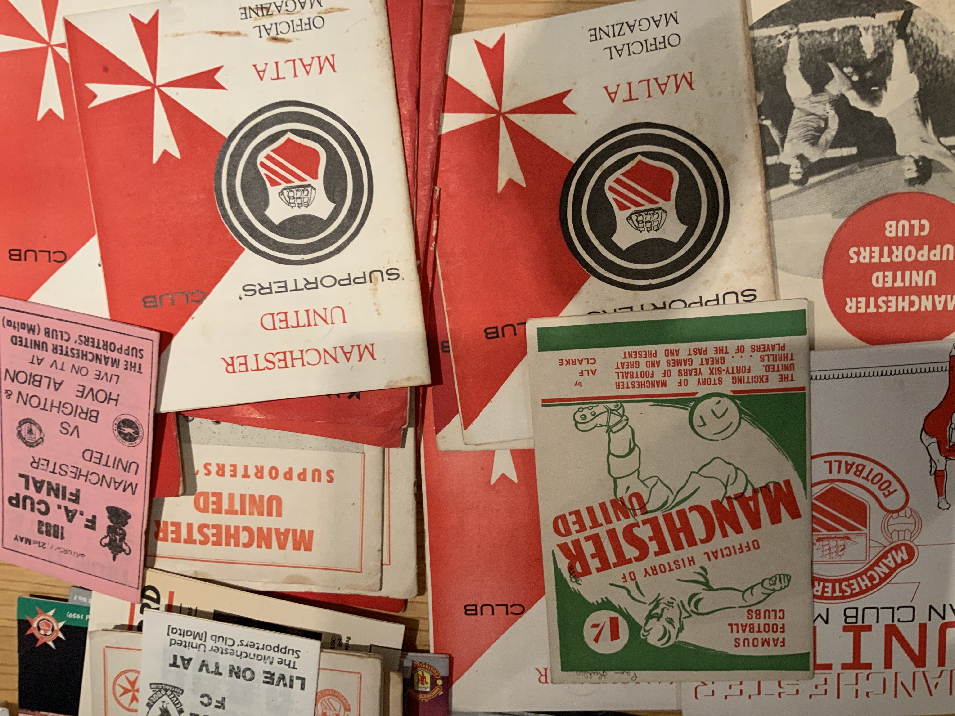 Manchester United Magazines + Journal Collection: Includes mainly Malta Supporters club magazines, 1940s Famous Football Clubs, Mid 90s Echoes magazines and more.