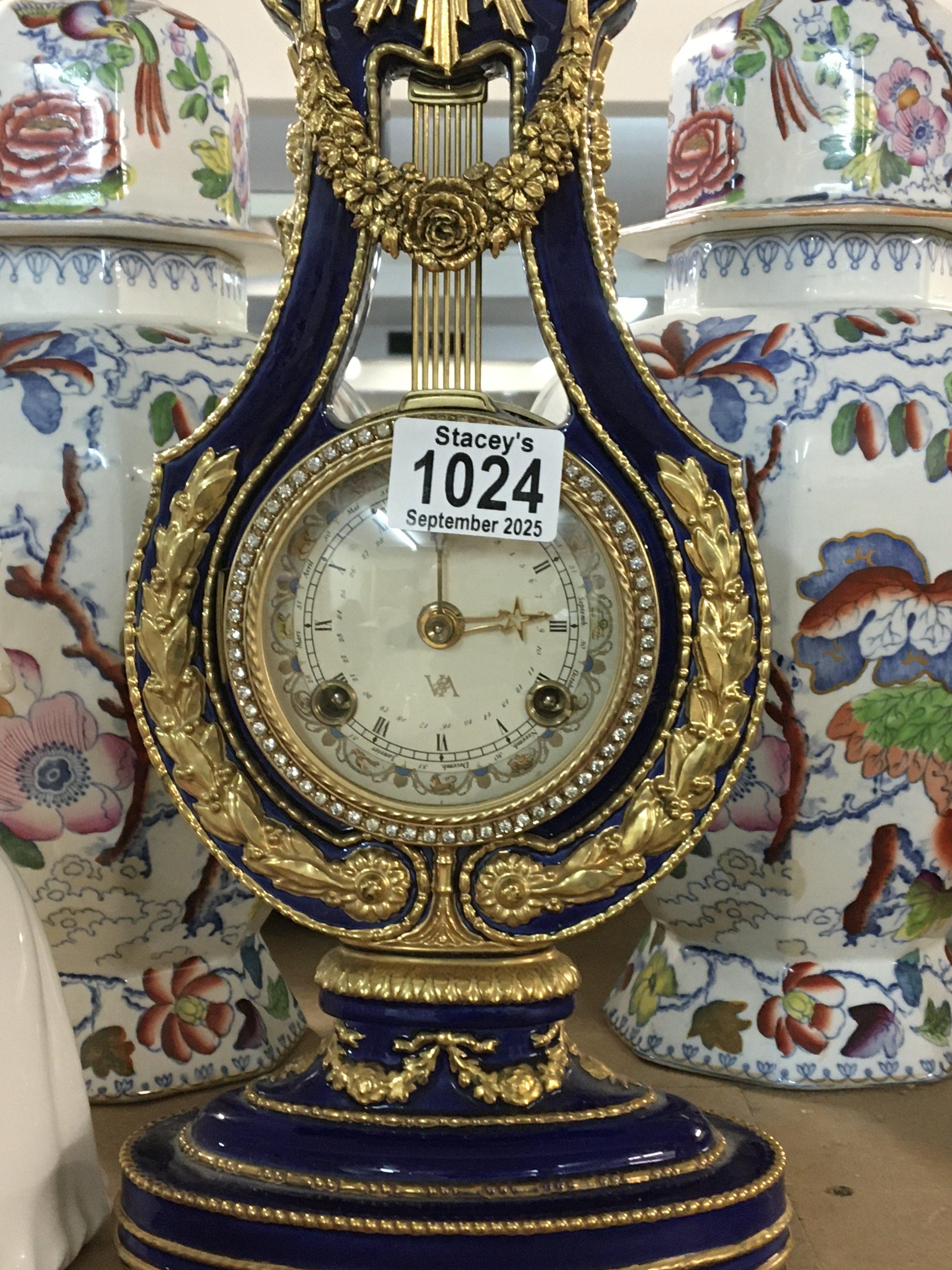 V + A museum&#2013266057۪s Marie Antoinette reproduction clock .