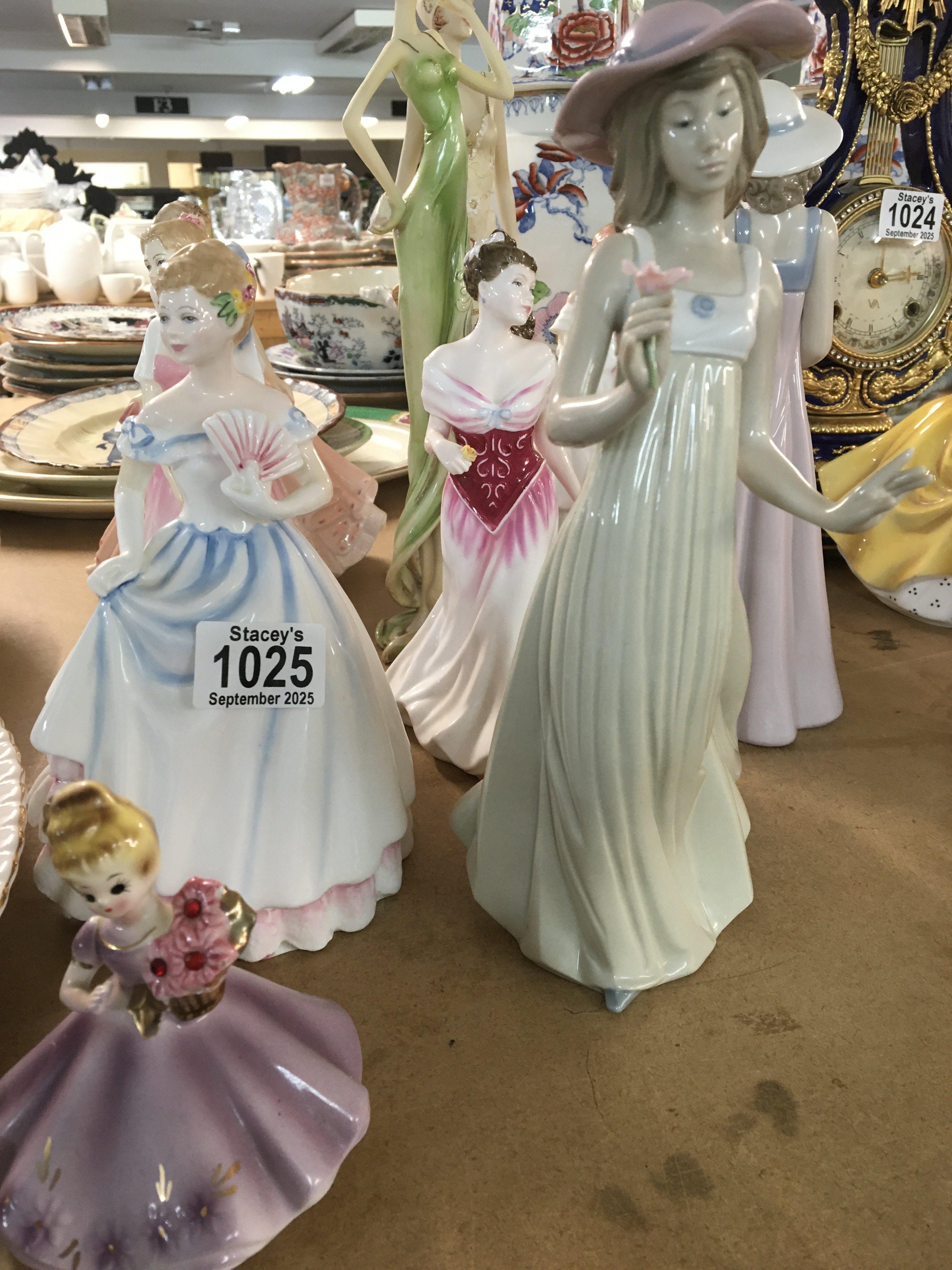 A collection of 12 figures including Doulton.