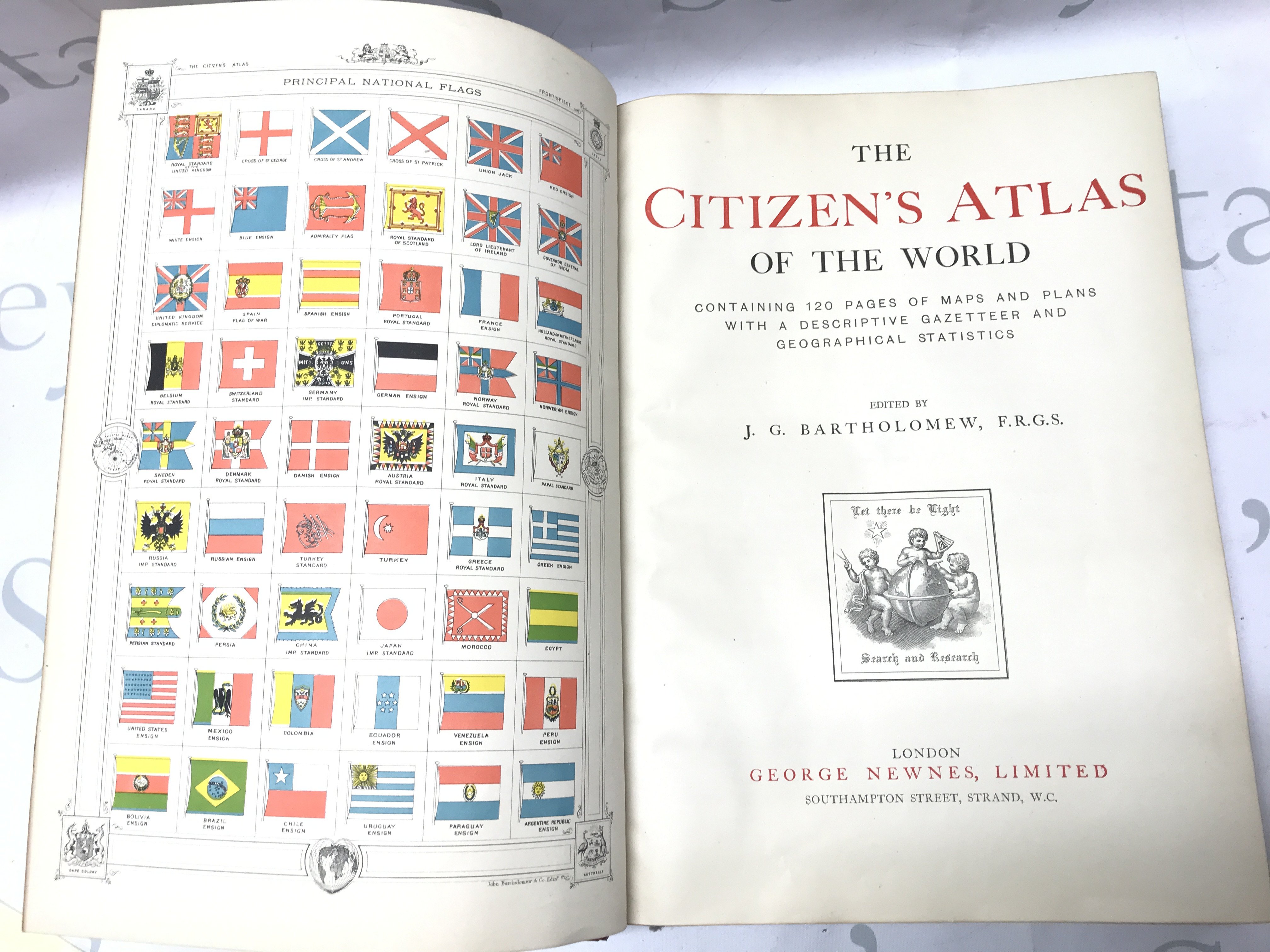 The Citizens Atlas of the world, George Newnes limited. Circa first half of the 20th century. Postage category c- NO RESERVE